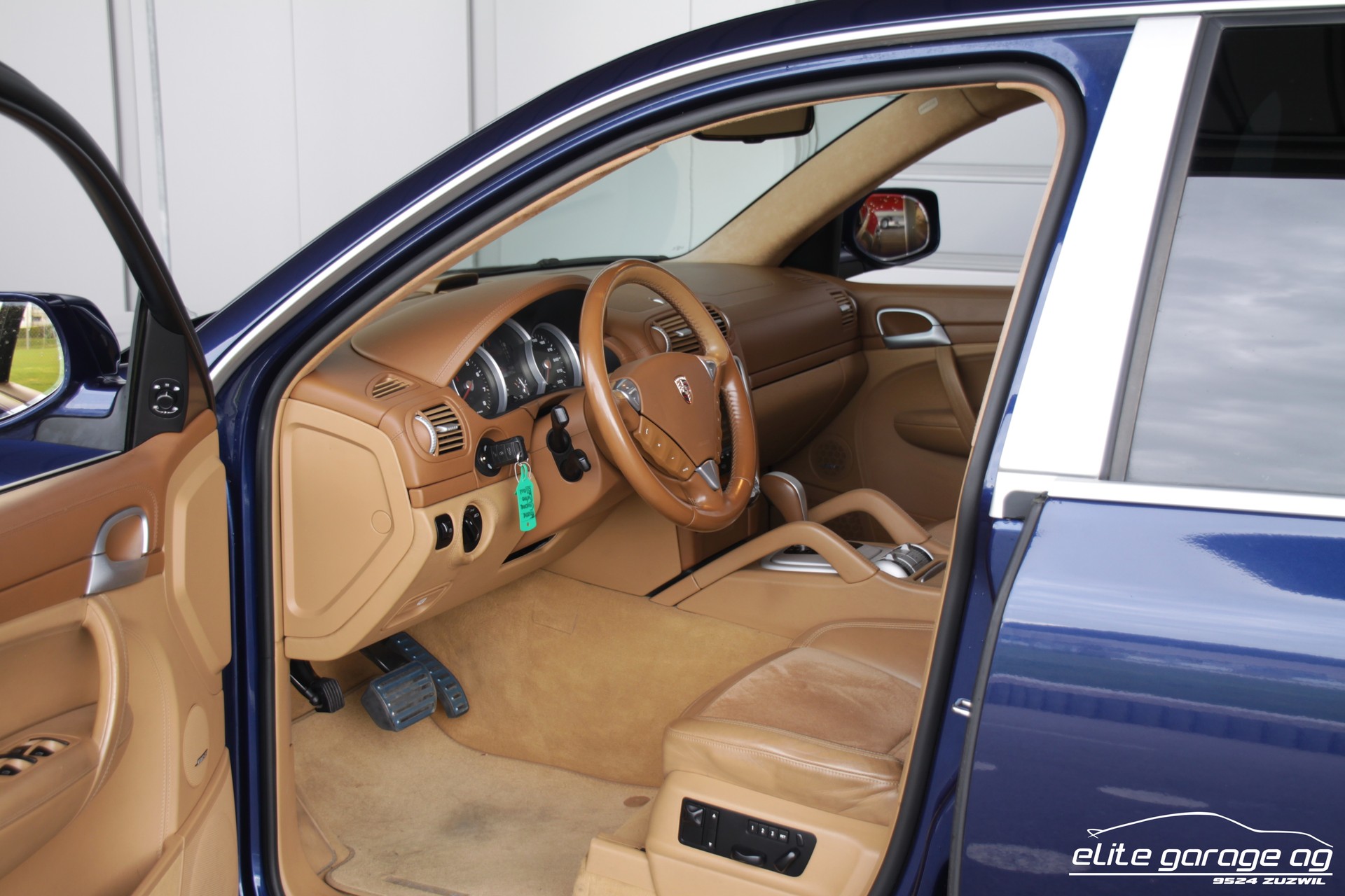 PORSCHE Cayenne Turbo-image-13