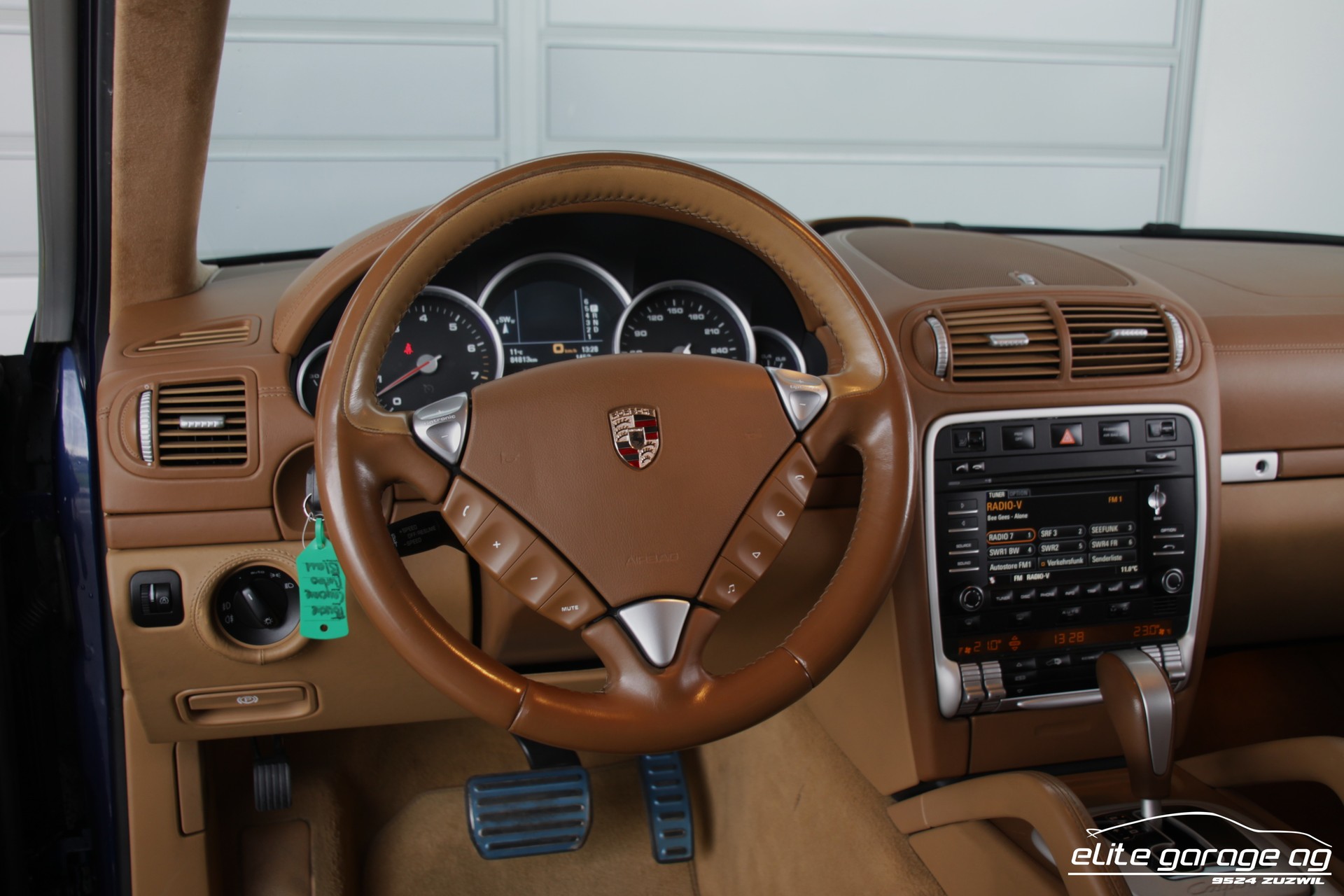 PORSCHE Cayenne Turbo-image-14
