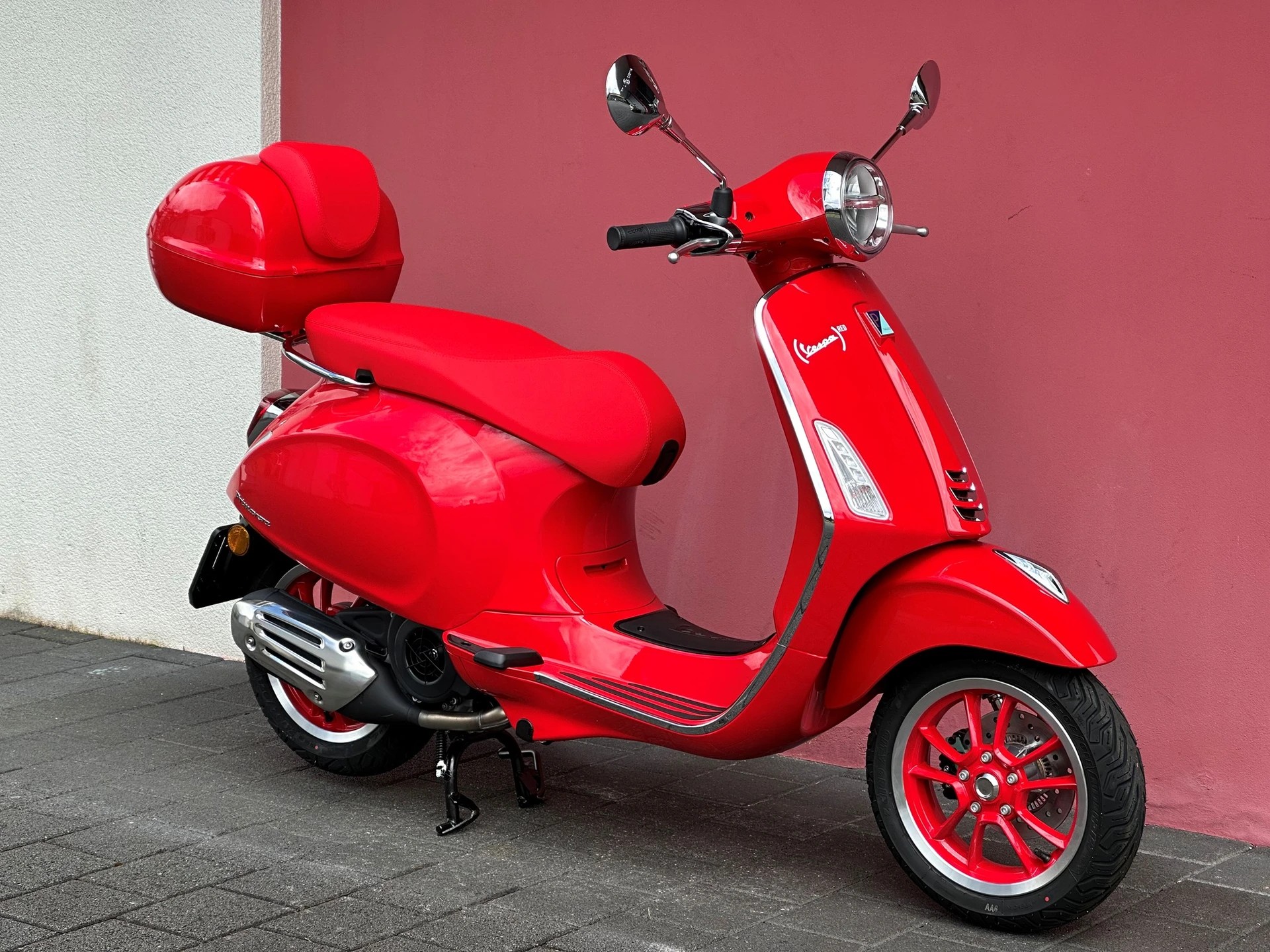 PIAGGIO Vespa 125 Primavera Red ABS-showroom-element-1