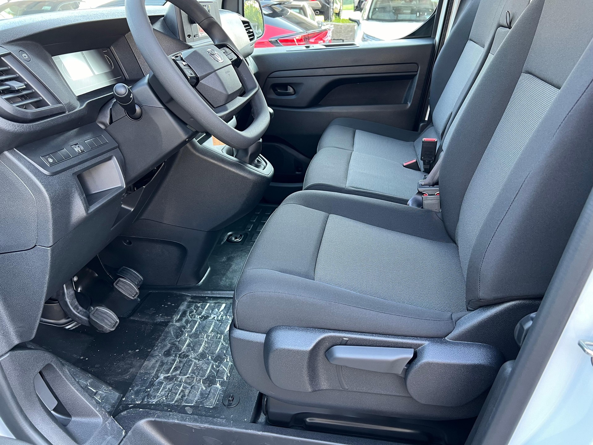 TOYOTA PROACE Van L1 2.0 D Active-image-8