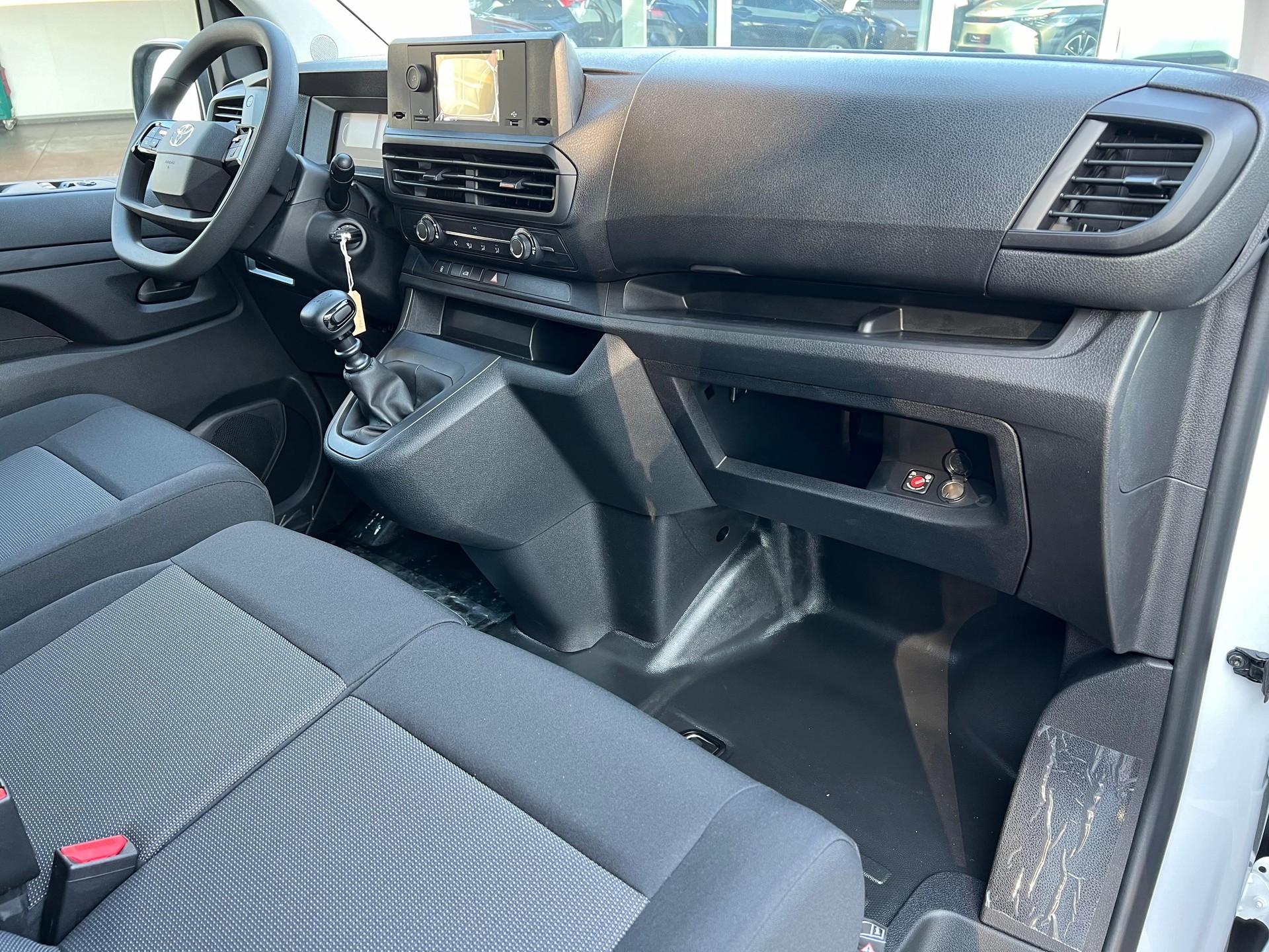 TOYOTA PROACE Van L1 2.0 D Active-image-13
