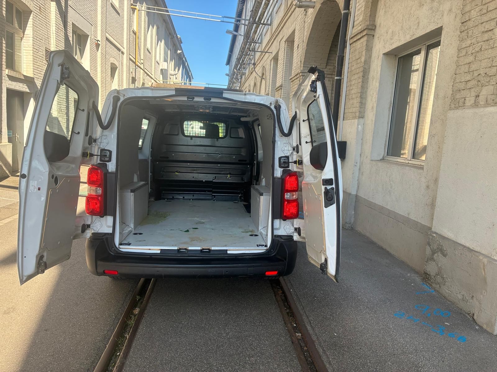 OPEL Vivaro Cargo 2.0 D s/s L EN-image-14