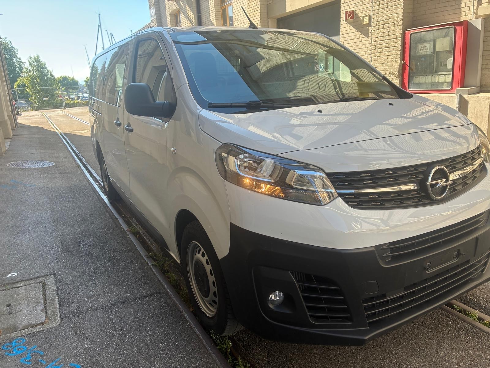 OPEL Vivaro Cargo 2.0 D s/s L EN-image-1
