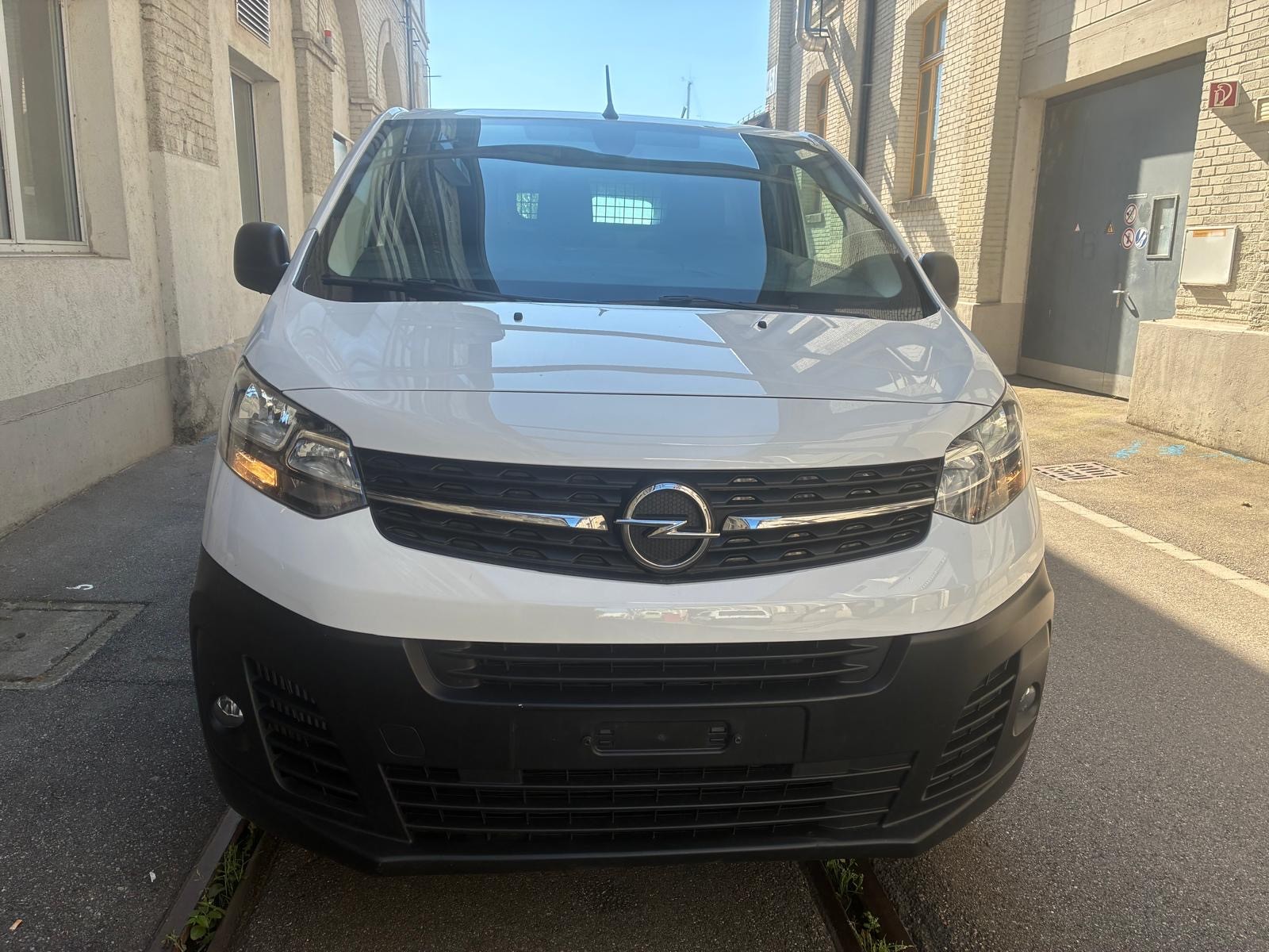 OPEL Vivaro Cargo 2.0 D s/s L EN-image-2