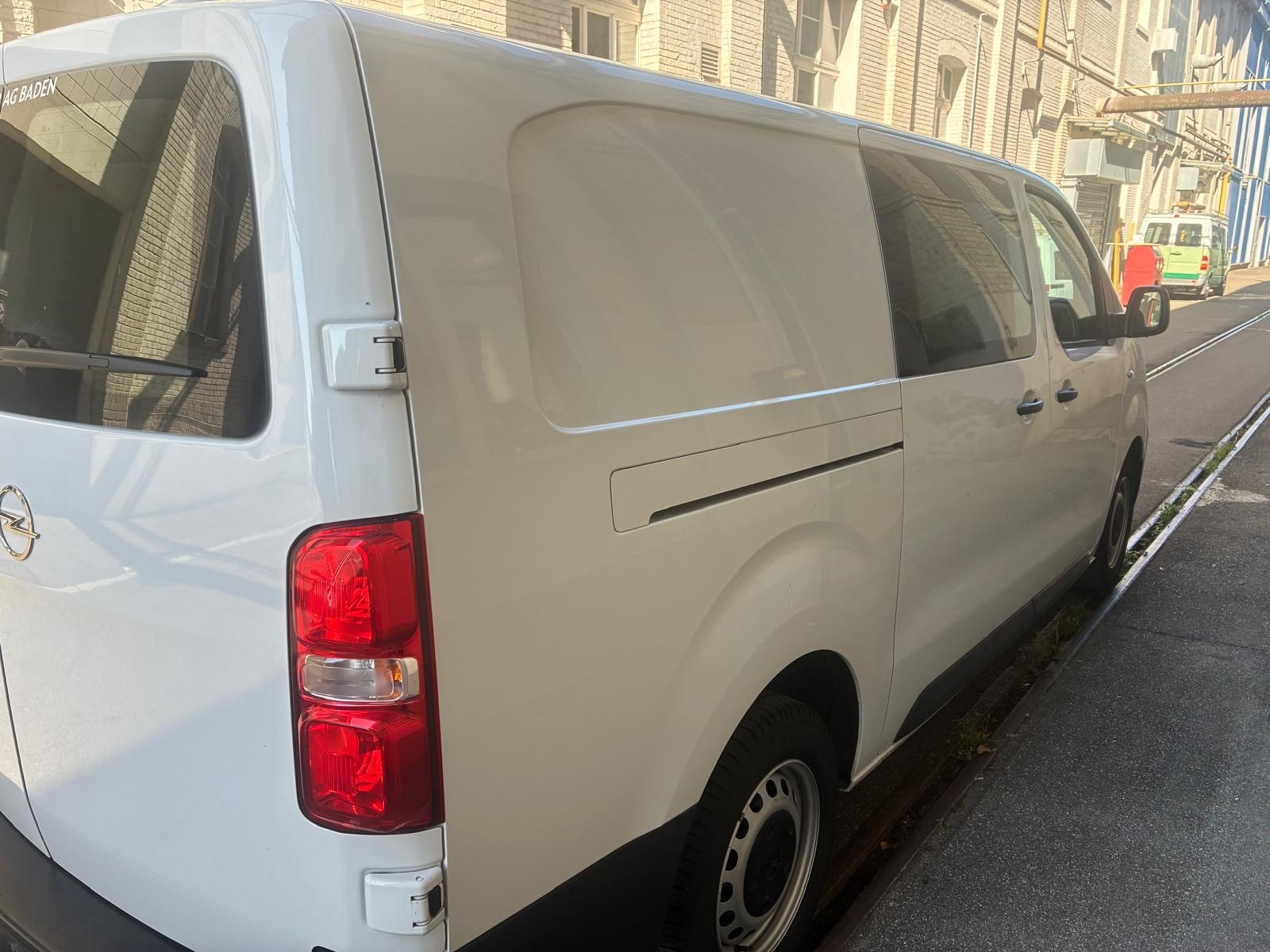 OPEL Vivaro Cargo 2.0 D s/s L EN-image-6