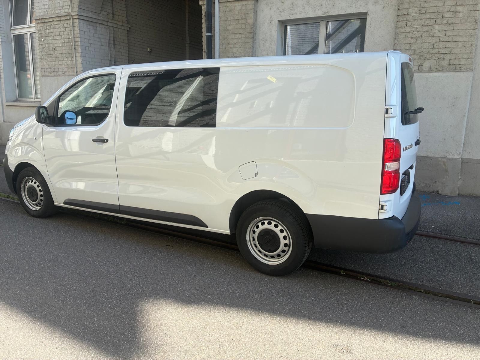 OPEL Vivaro Cargo 2.0 D s/s L EN-image-4