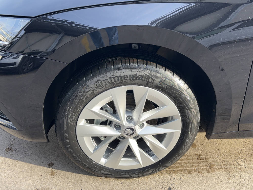 SKODA Octavia Combi 1.5 TSI mHEV DSG Ambition-image-9