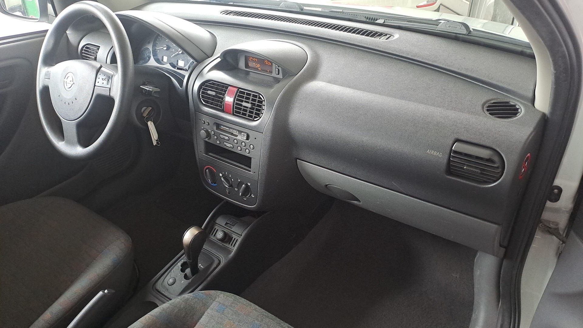 OPEL Corsa 1.2 16V Club-image-7