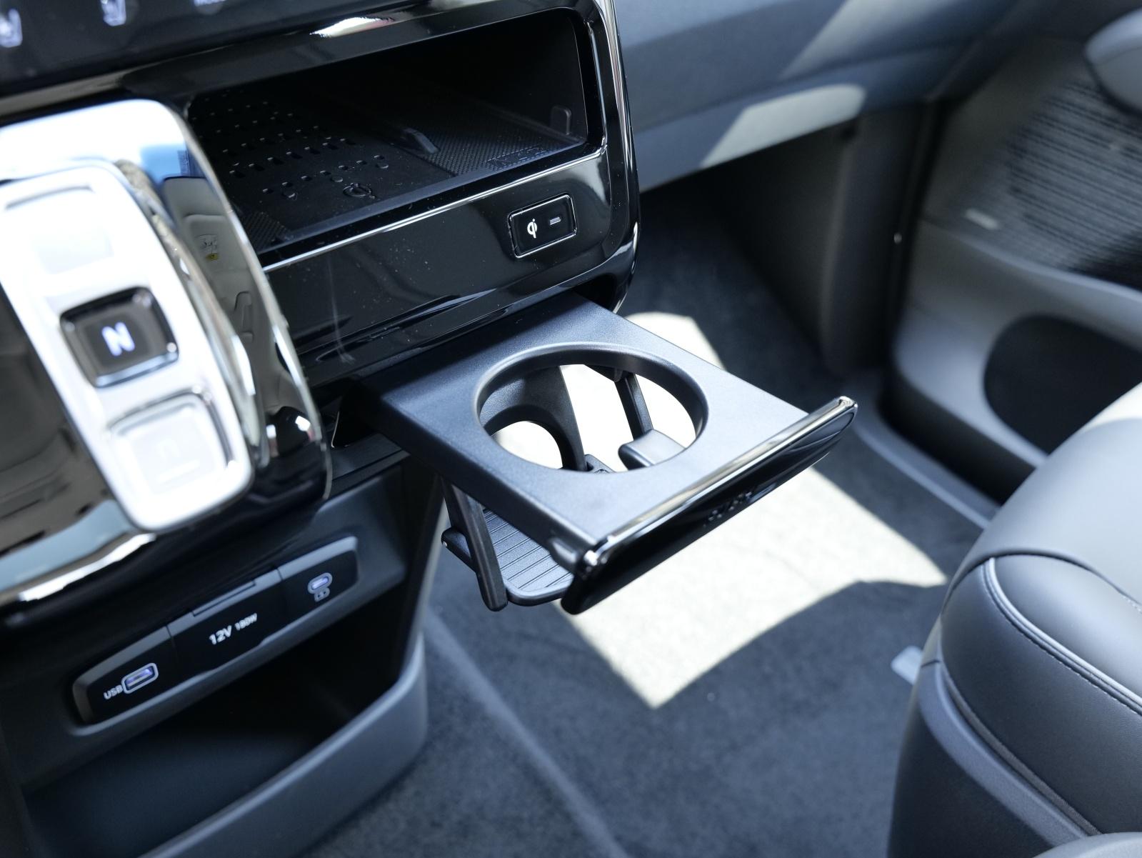 HYUNDAI Staria Premium 1.6 GDi HEV Vertex-image-28
