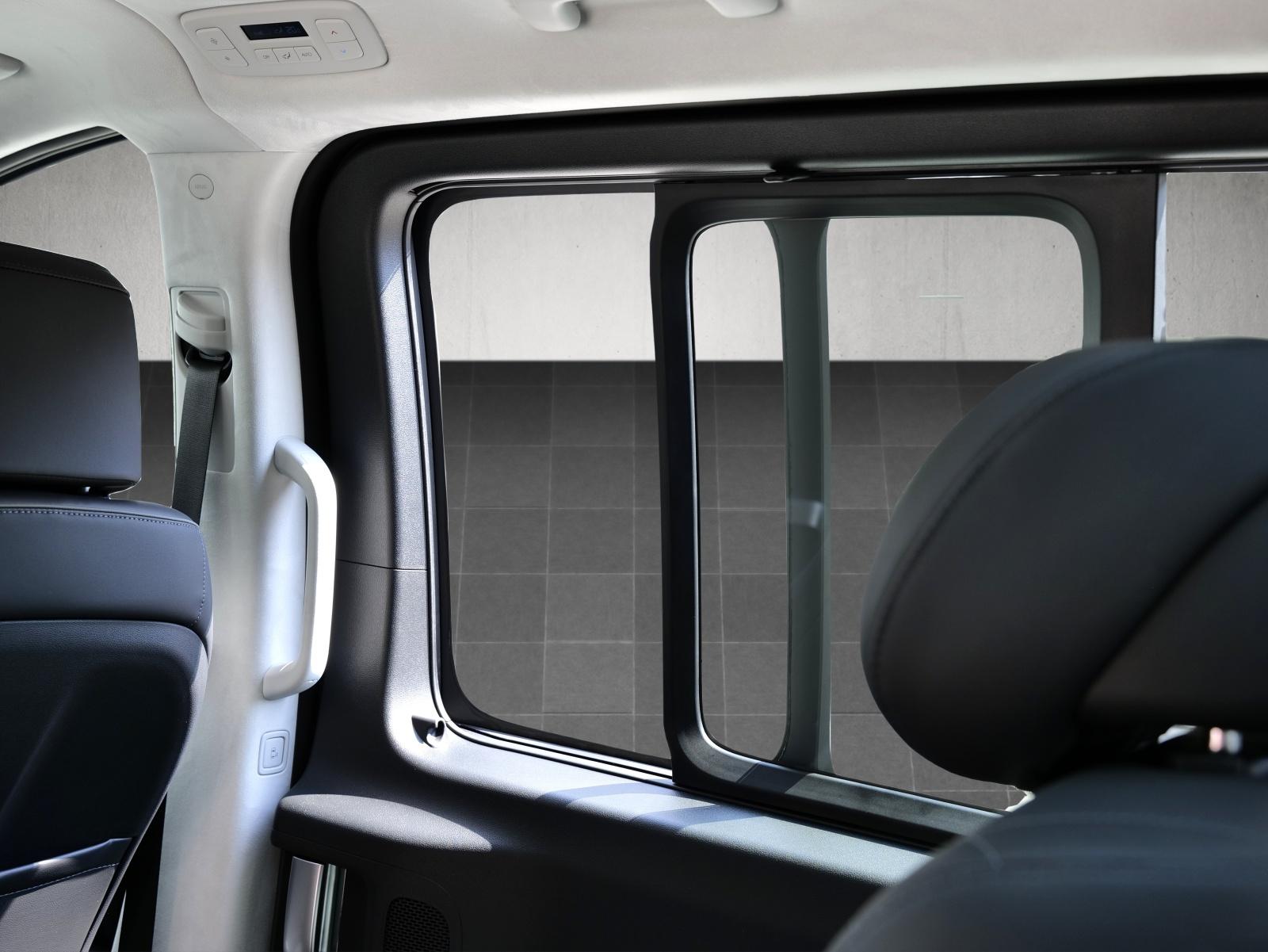 HYUNDAI Staria Premium 1.6 GDi HEV Vertex-image-16