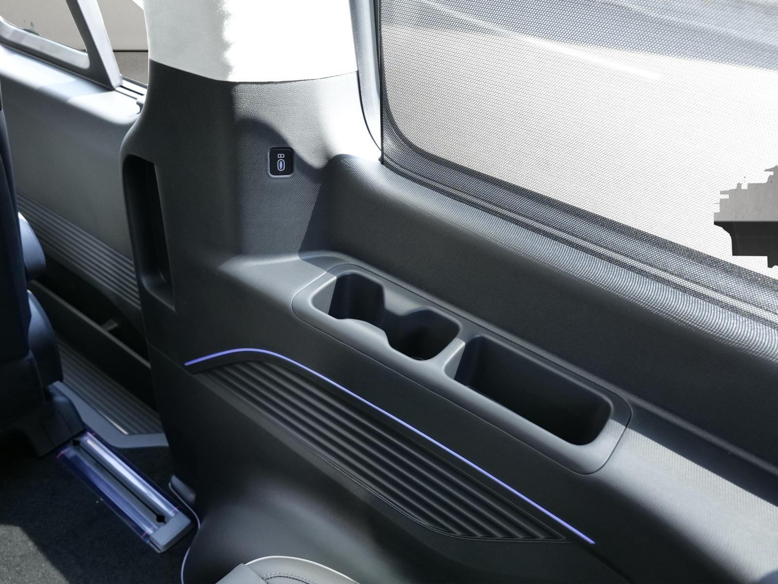 HYUNDAI Staria Premium 1.6 GDi HEV Vertex-image-17
