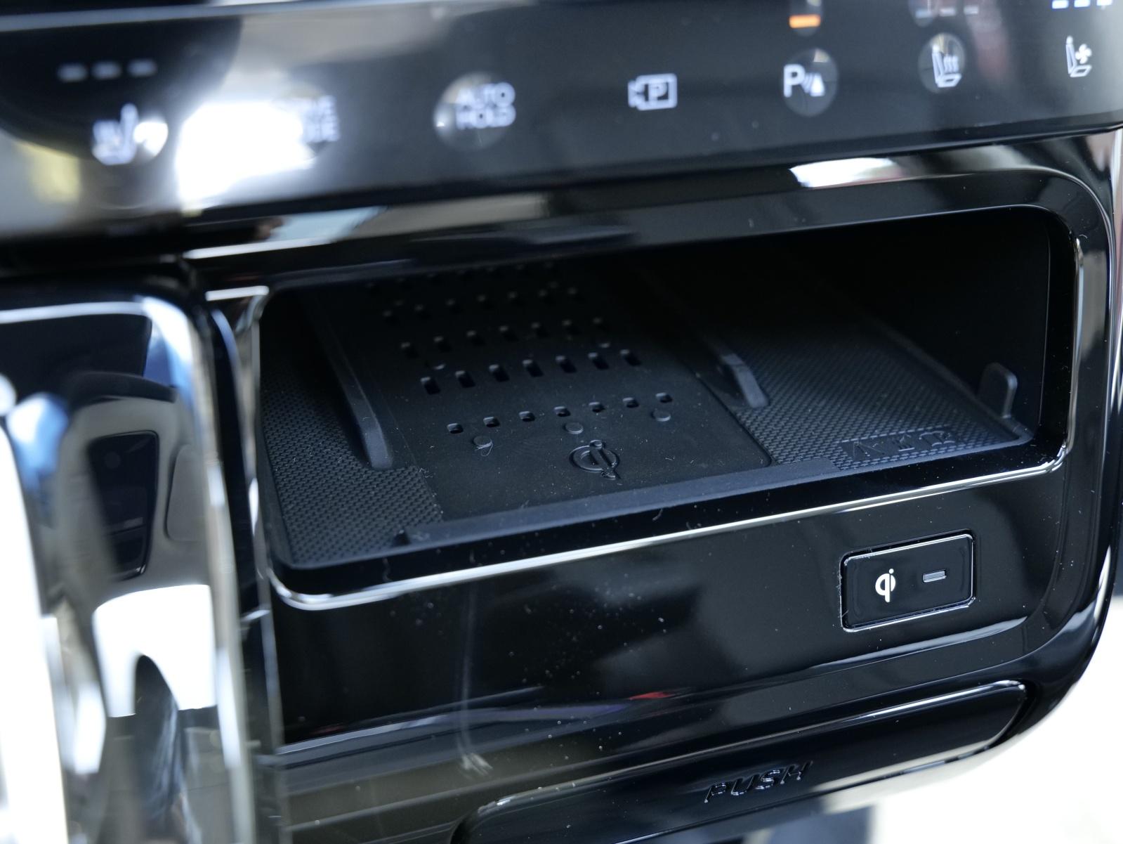 HYUNDAI Staria Premium 1.6 GDi HEV Vertex-image-24