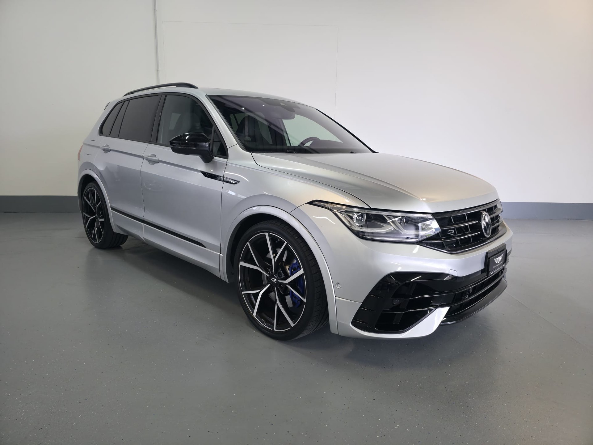 VW Tiguan 2.0TSI R 4Motion DSG-image-2