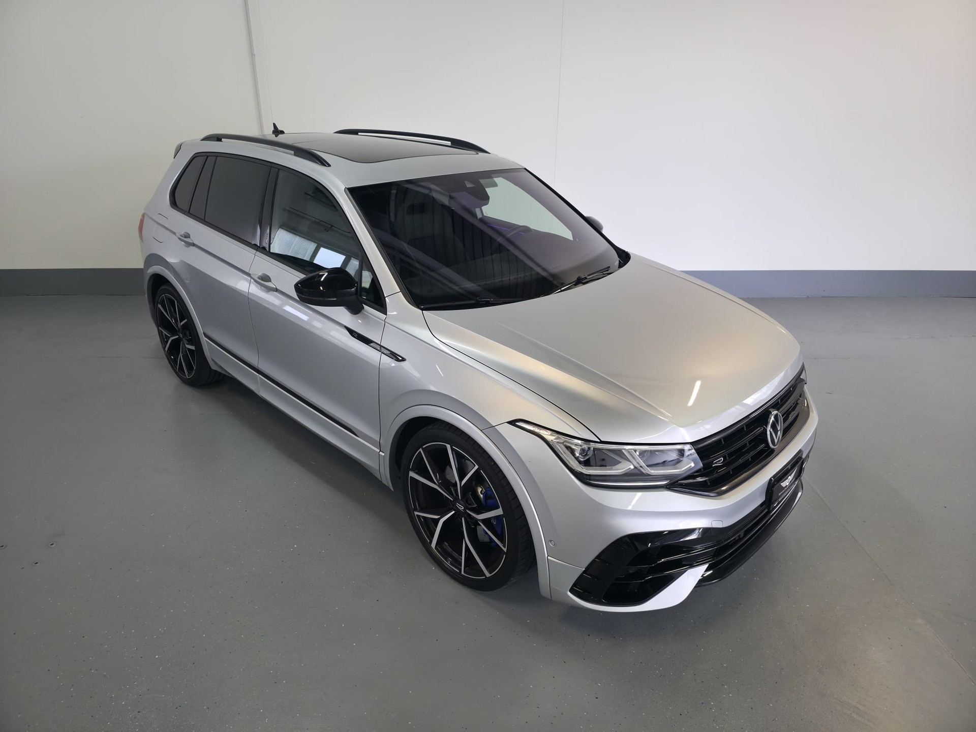 VW Tiguan 2.0TSI R 4Motion DSG-image-0