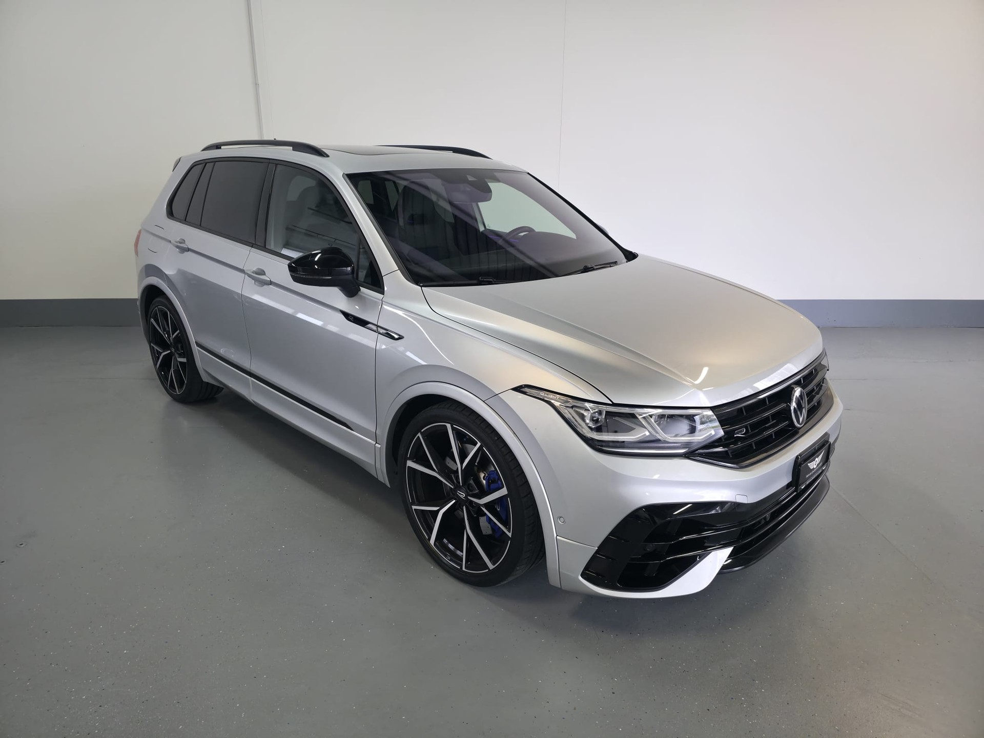 VW Tiguan 2.0TSI R 4Motion DSG-image-1