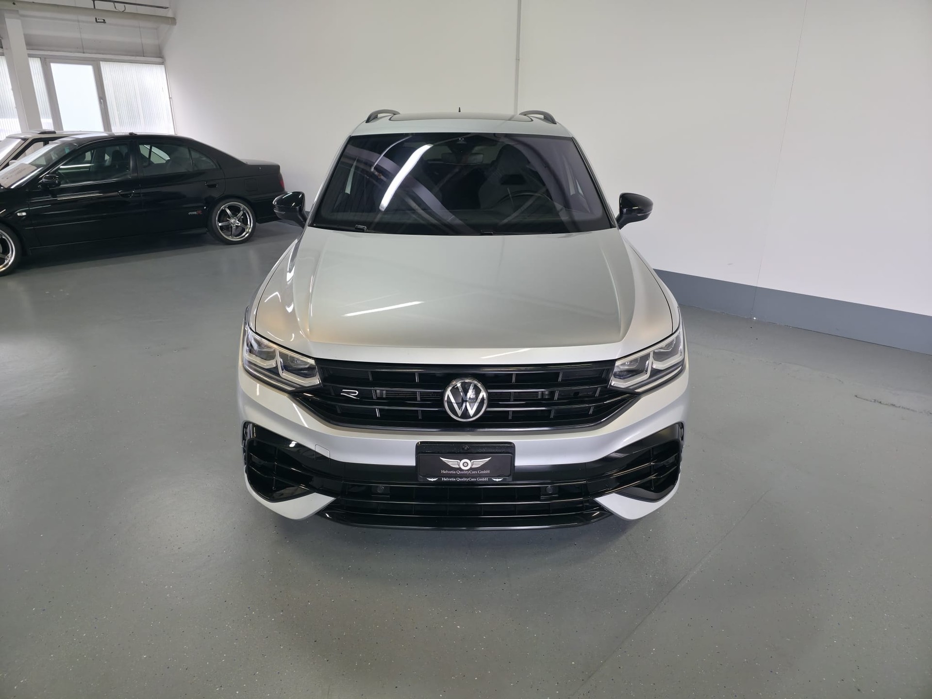 VW Tiguan 2.0TSI R 4Motion DSG-image-4