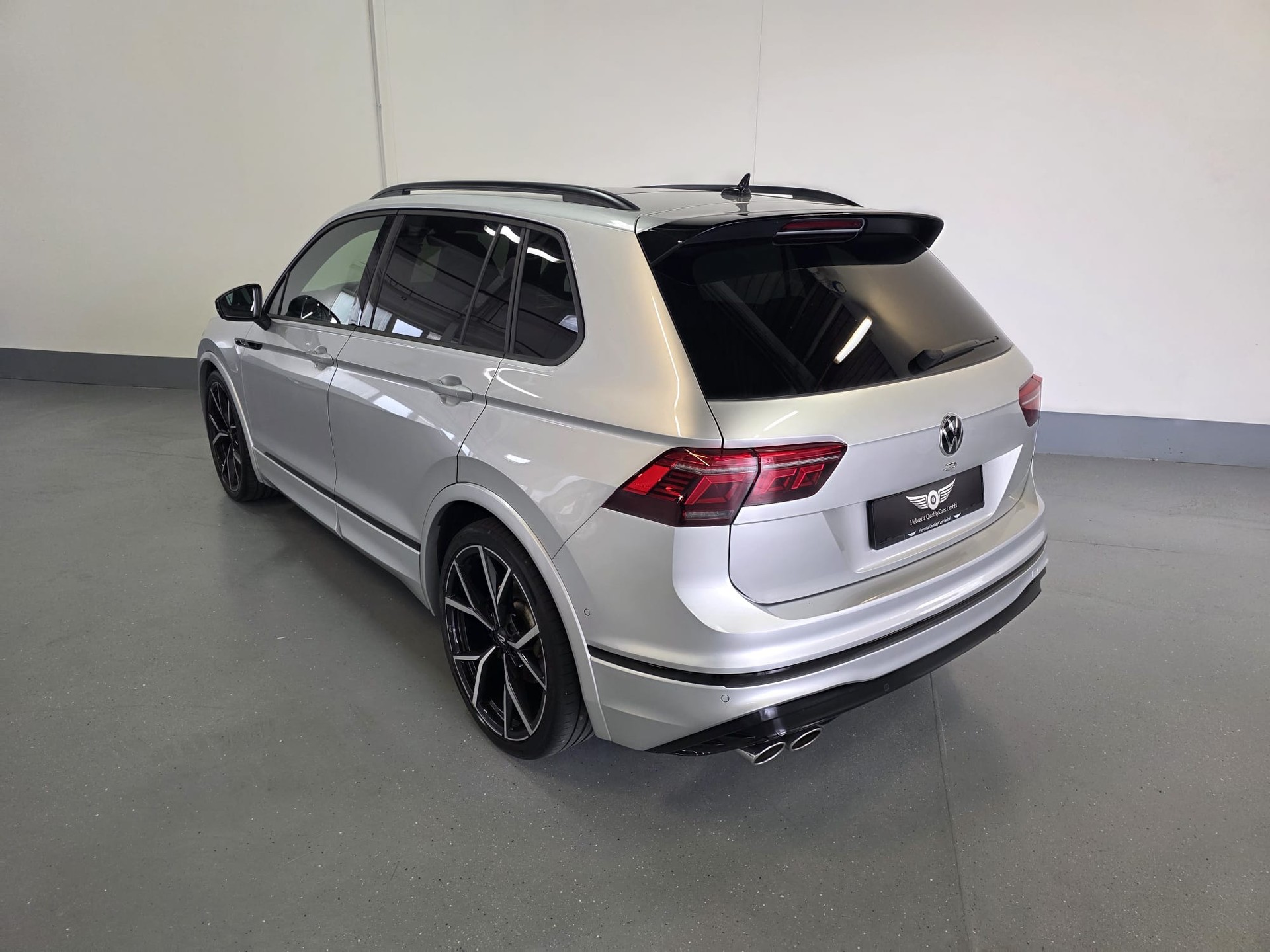 VW Tiguan 2.0TSI R 4Motion DSG-image-11