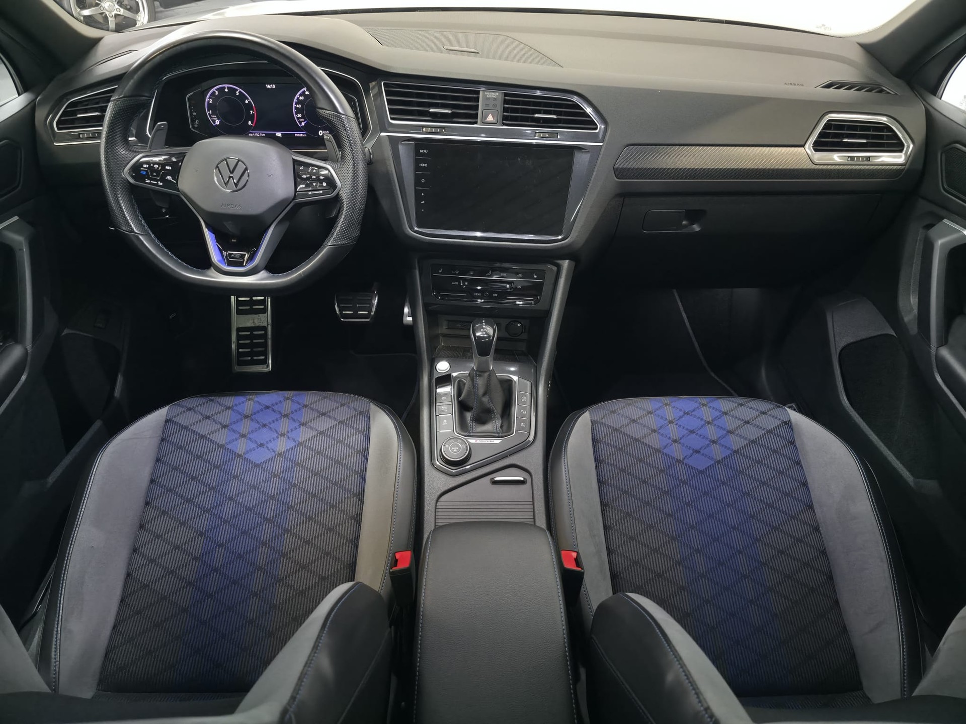 VW Tiguan 2.0TSI R 4Motion DSG-image-14