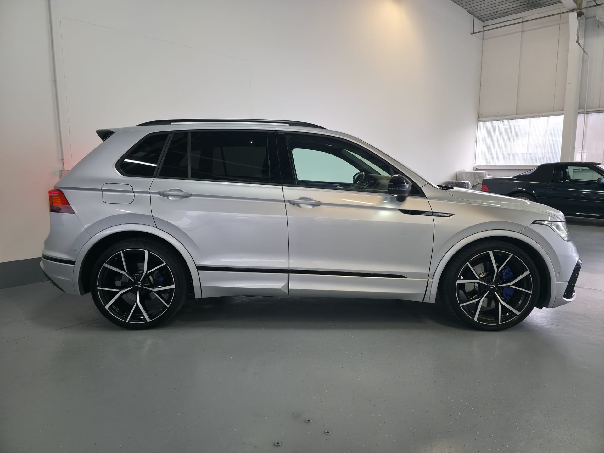 VW Tiguan 2.0TSI R 4Motion DSG-image-6