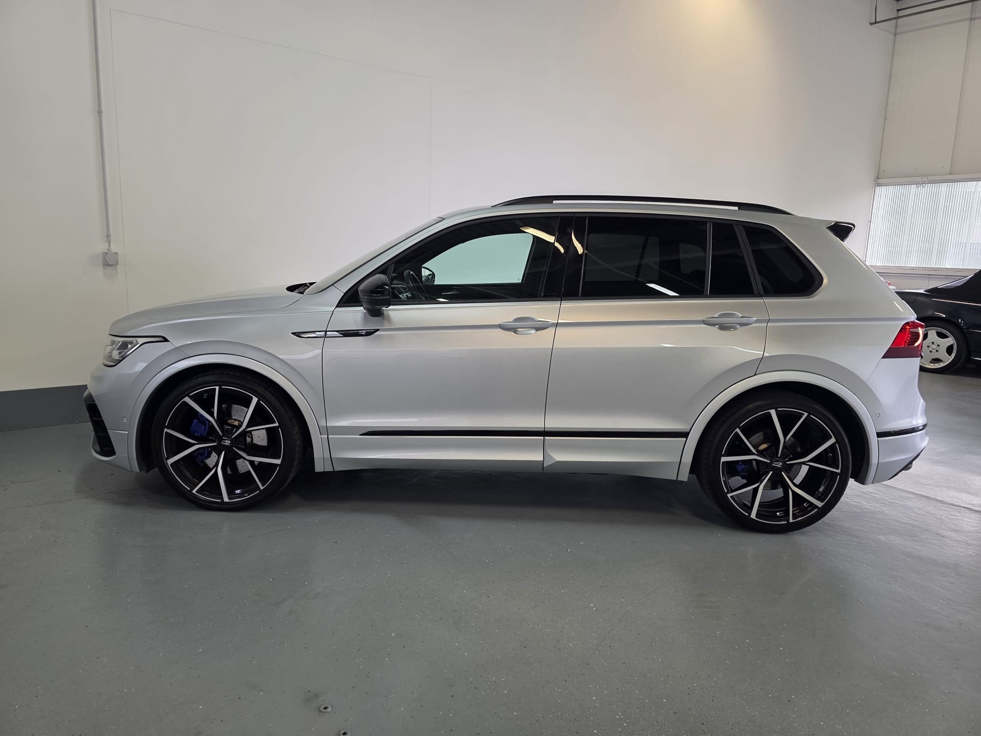 VW Tiguan 2.0TSI R 4Motion DSG-image-7