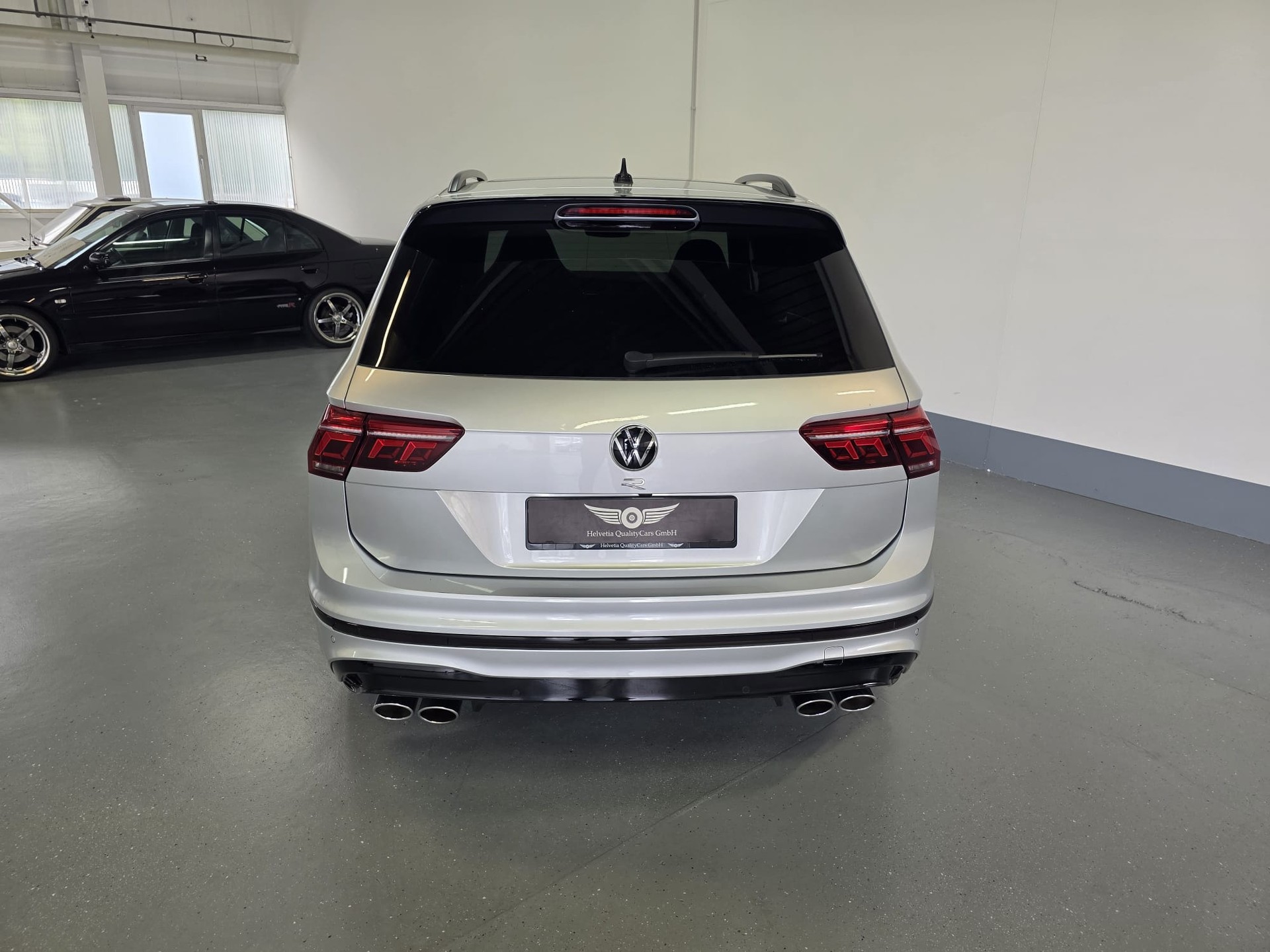 VW Tiguan 2.0TSI R 4Motion DSG-image-12