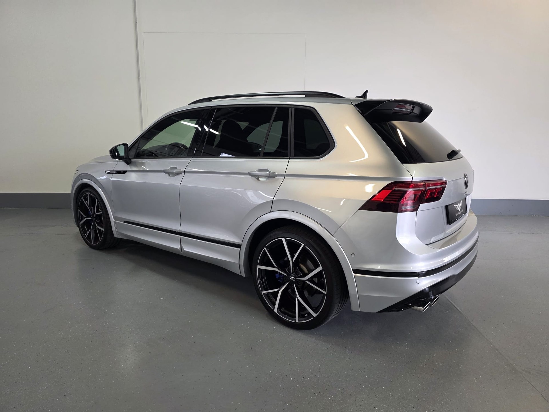 VW Tiguan 2.0TSI R 4Motion DSG-image-10