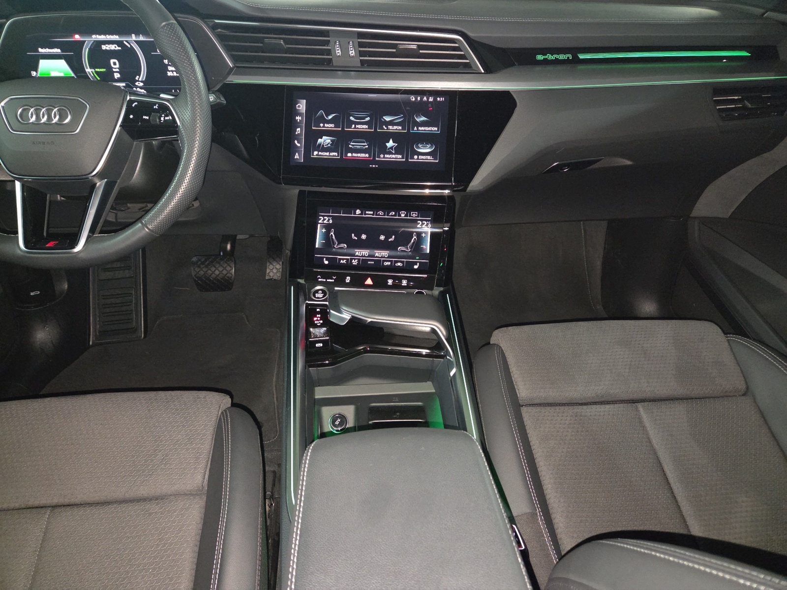 AUDI e-tron 55 S Line Black Edition quattro-image-6
