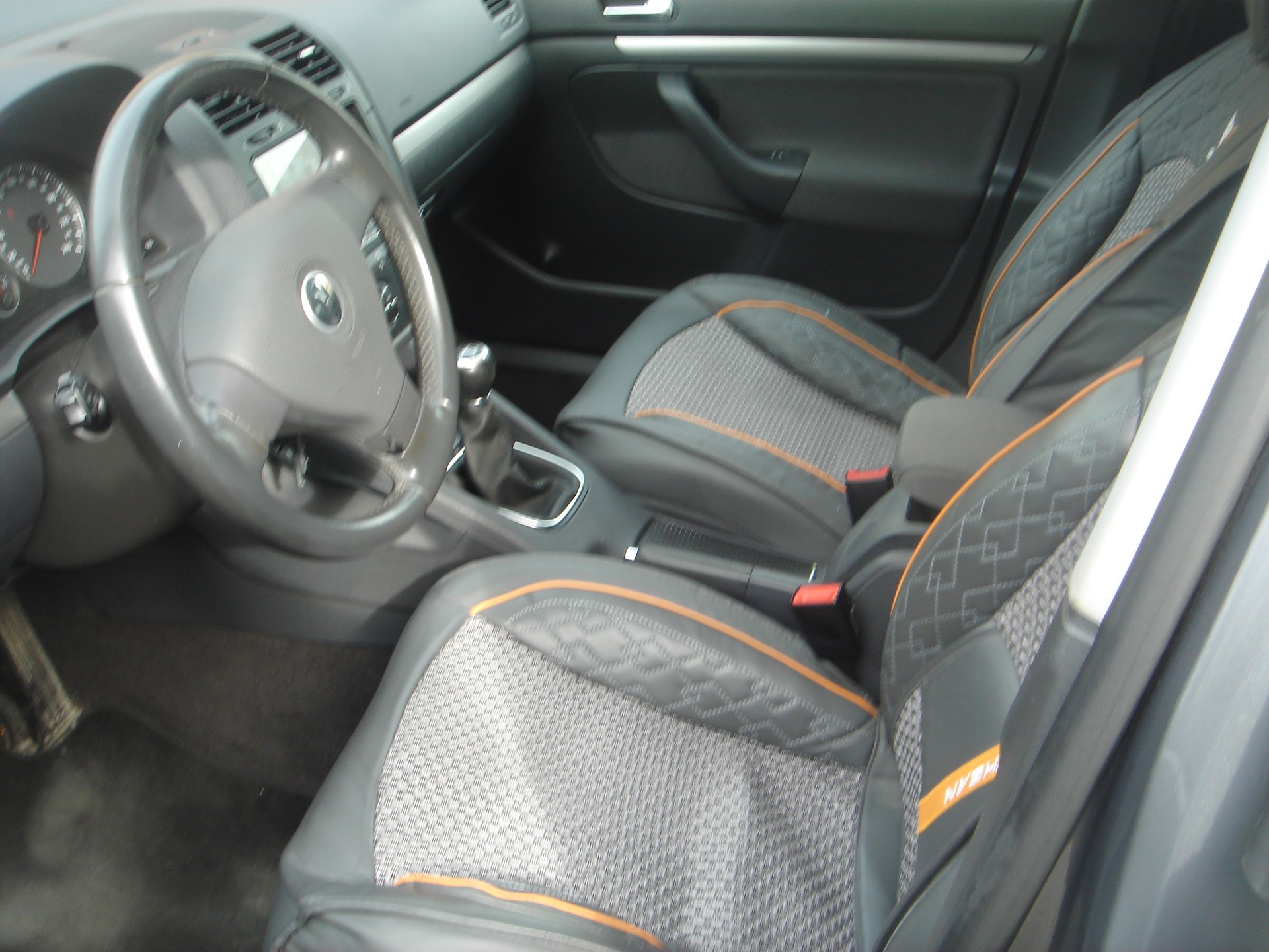 VW Golf 2.0 FSI Comfortline 4Motion-image-6