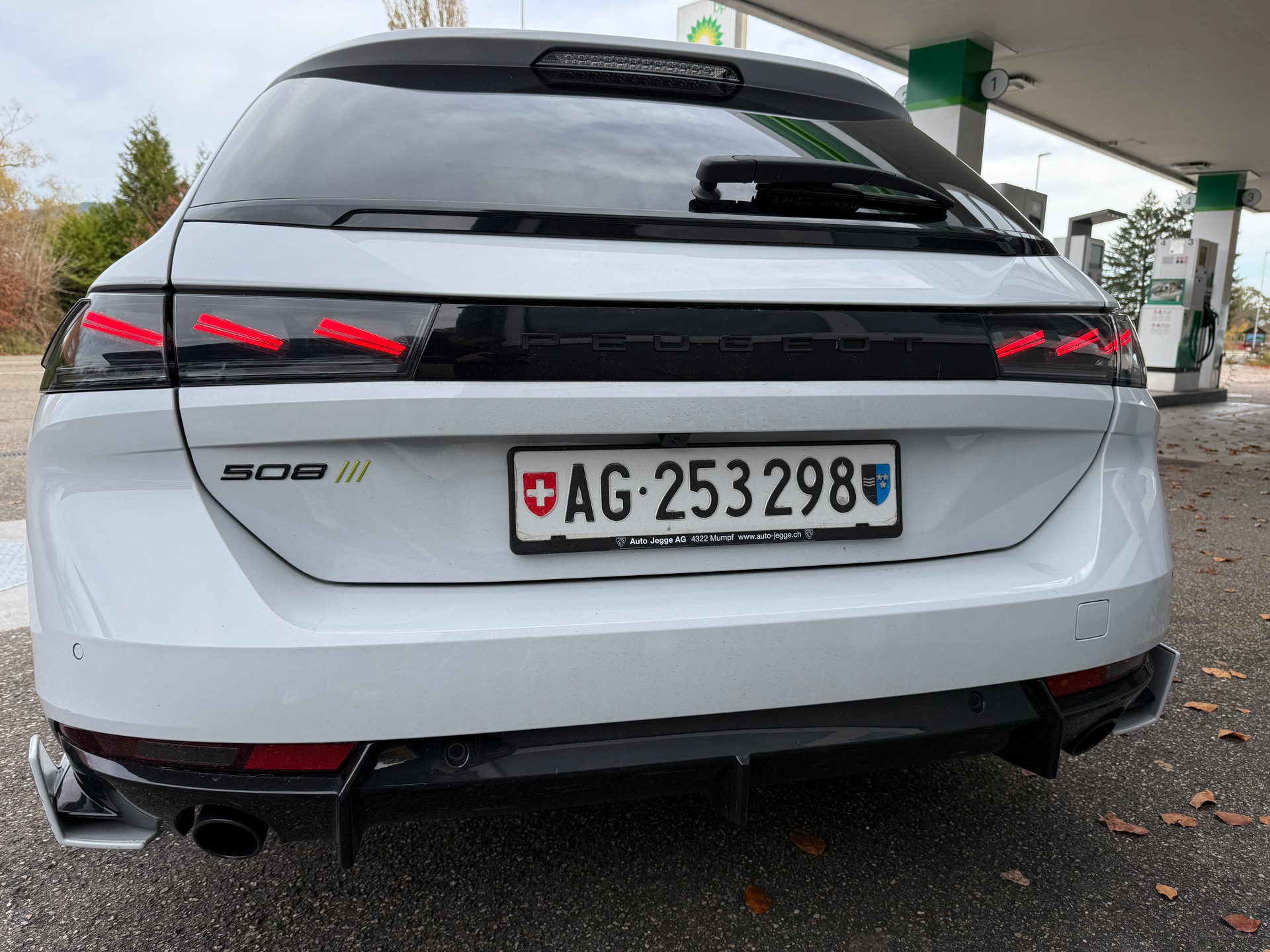 PEUGEOT 508 SW Hybrid4 360 e Sport Engineered-image-3