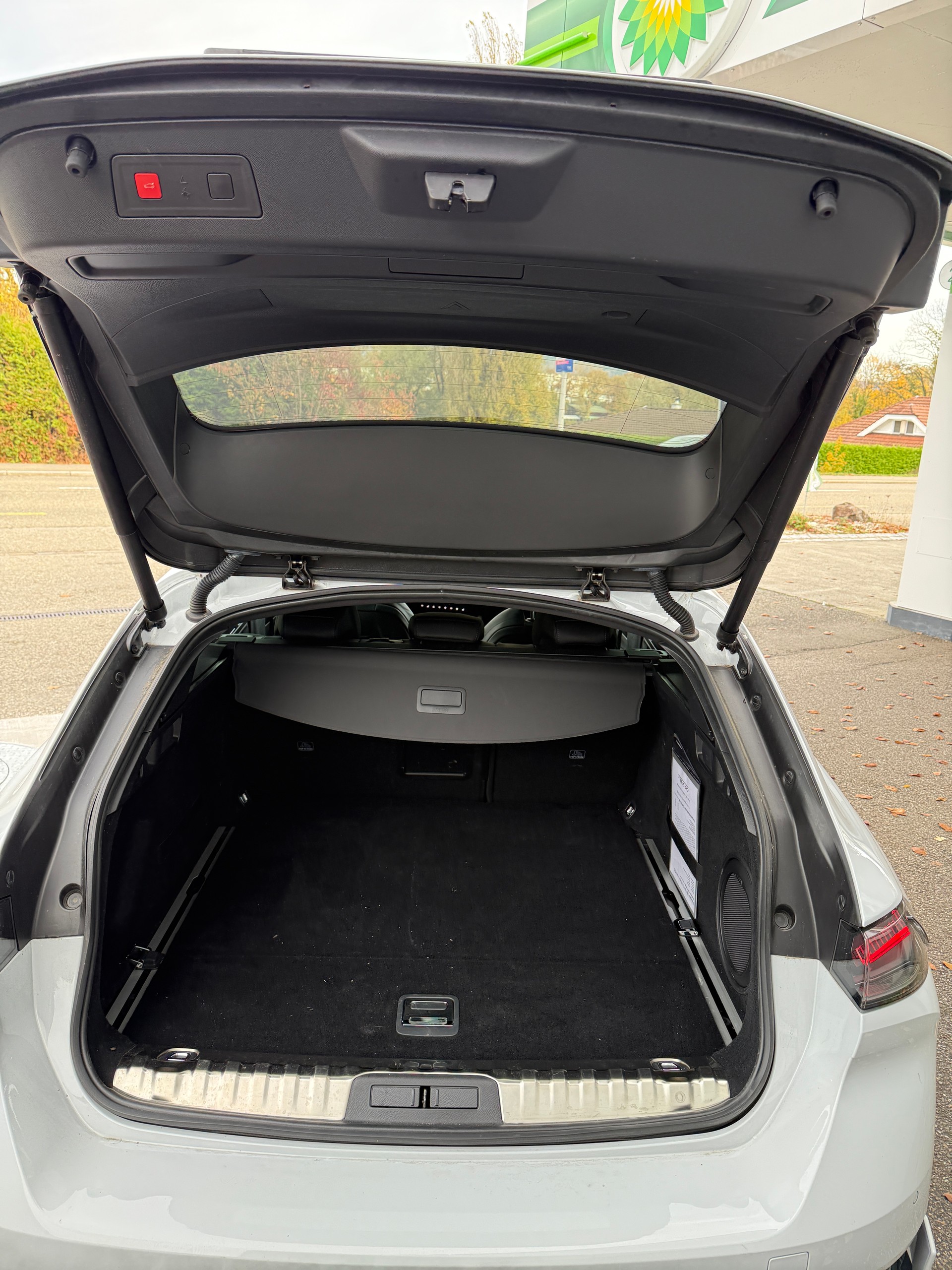 PEUGEOT 508 SW Hybrid4 360 e Sport Engineered-image-4