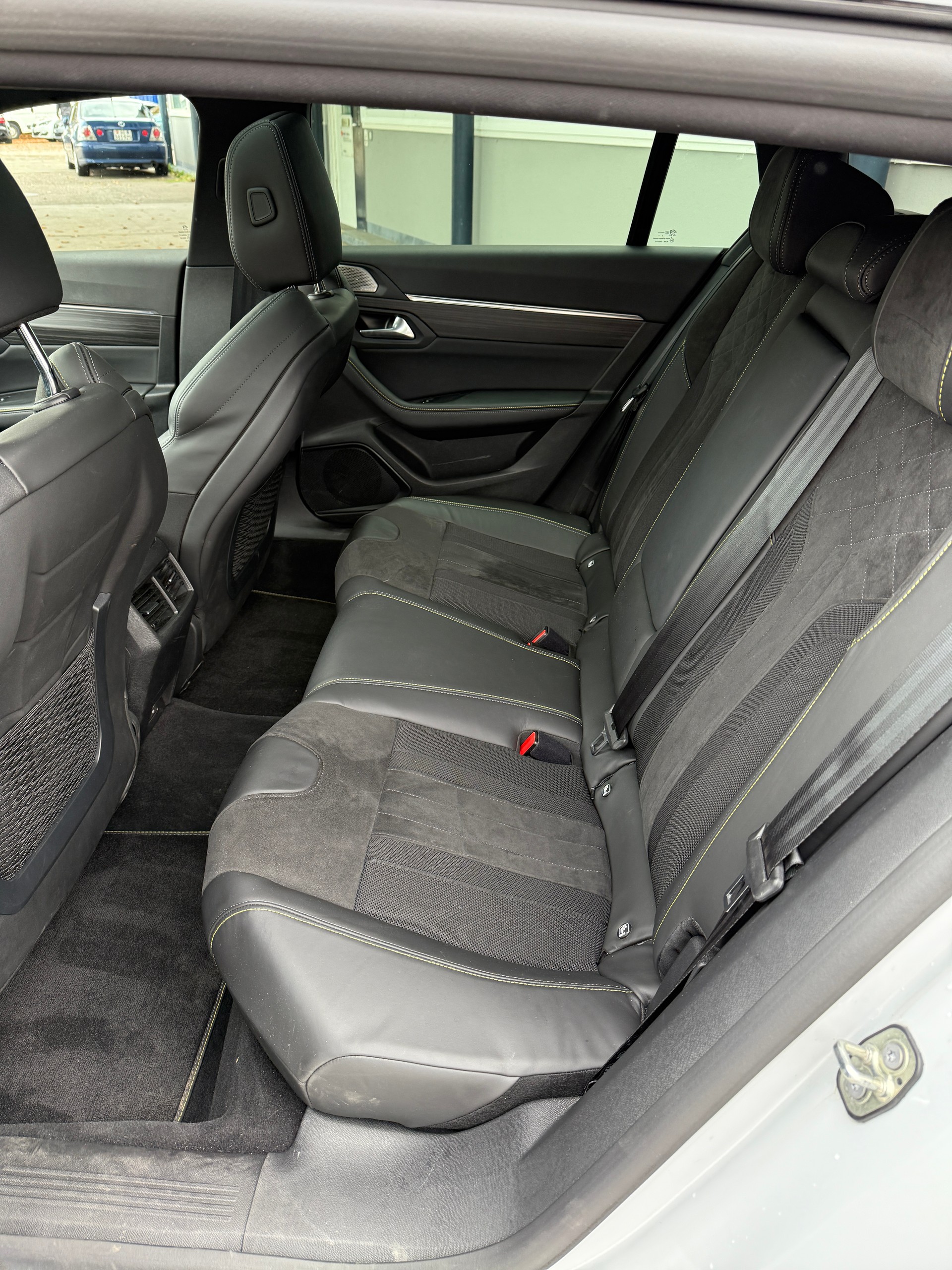PEUGEOT 508 SW Hybrid4 360 e Sport Engineered-image-7