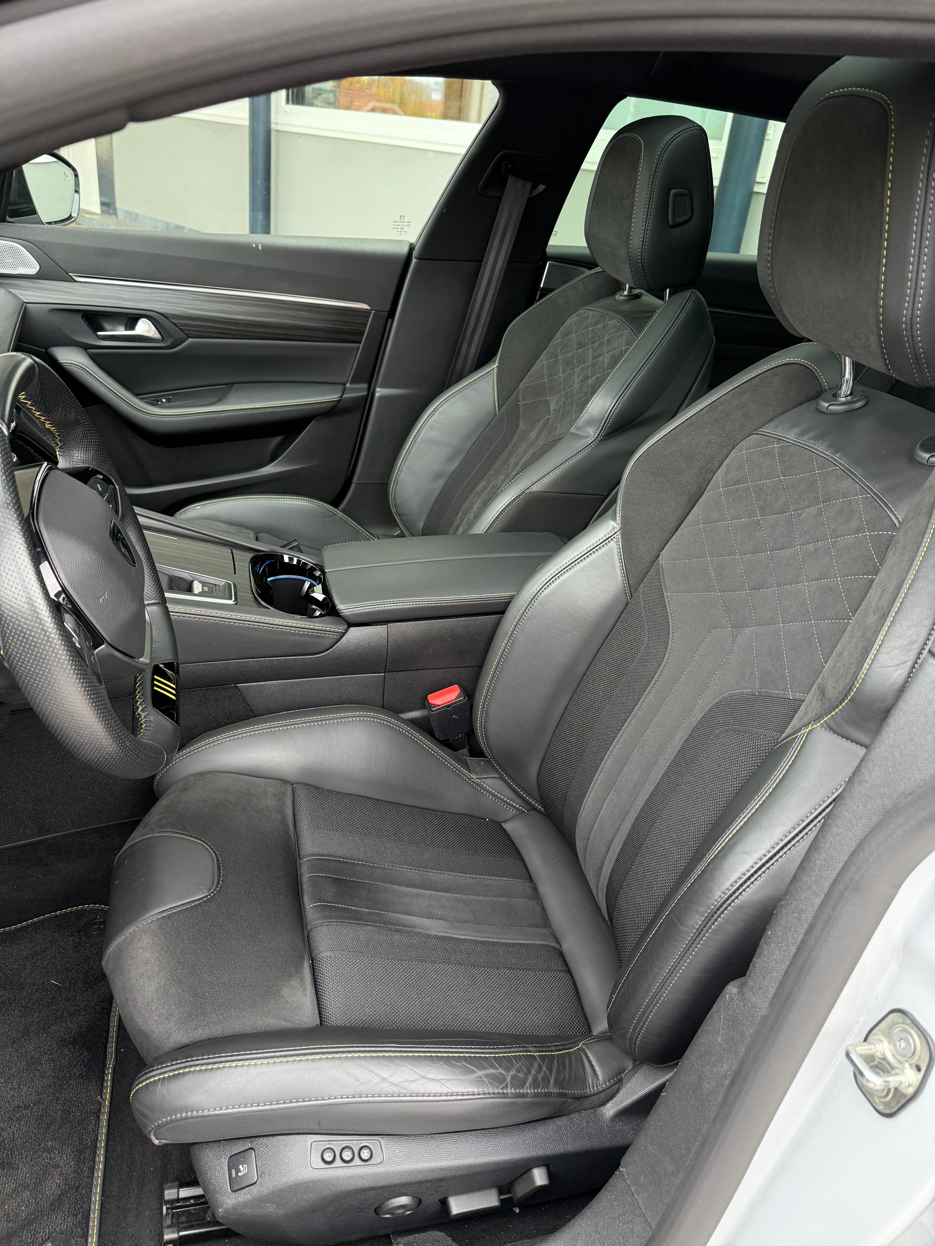 PEUGEOT 508 SW Hybrid4 360 e Sport Engineered-image-6