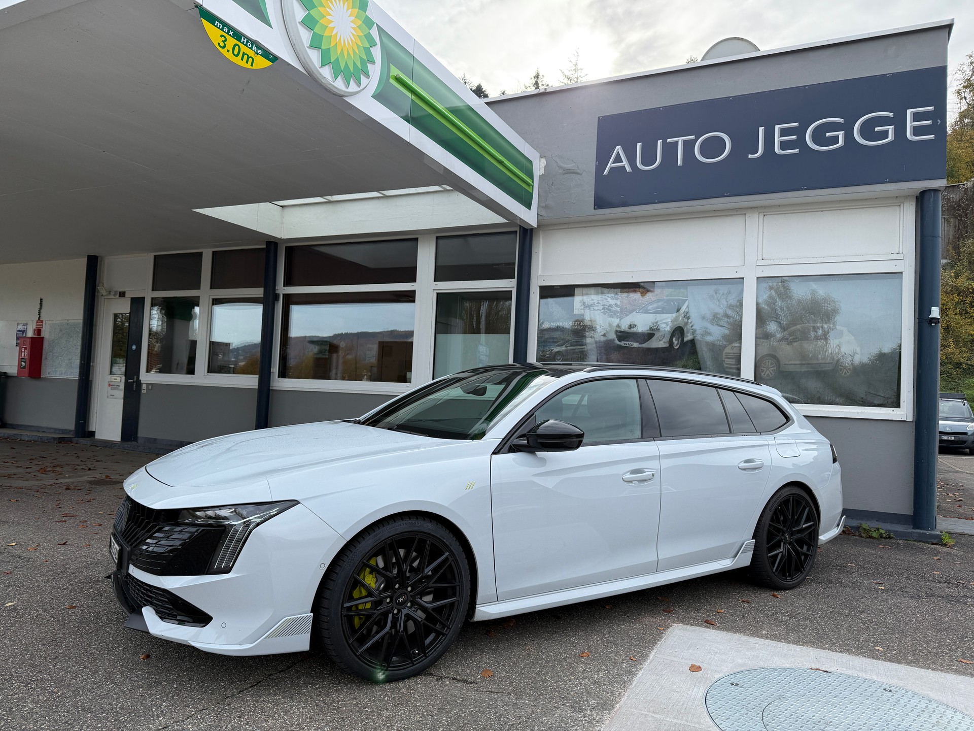 PEUGEOT 508 SW Hybrid4 360 e Sport Engineered-image-1
