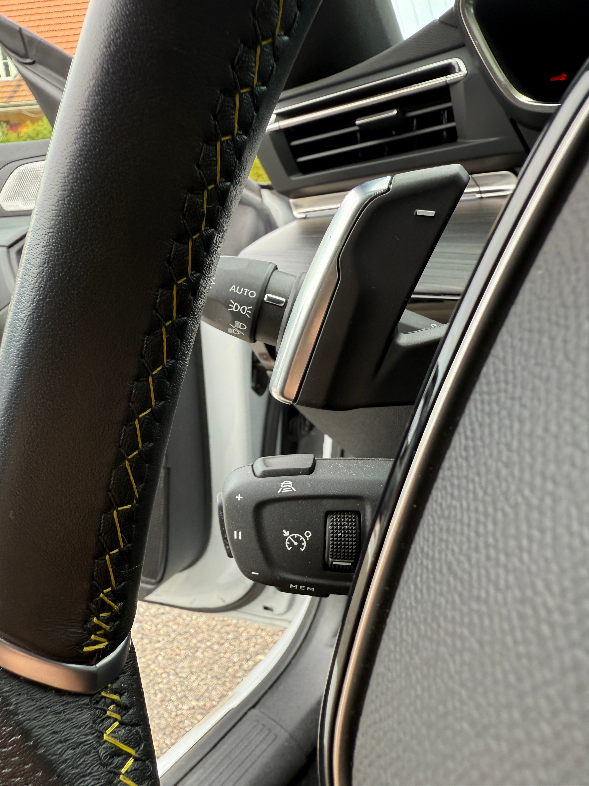 PEUGEOT 508 SW Hybrid4 360 e Sport Engineered-image-12