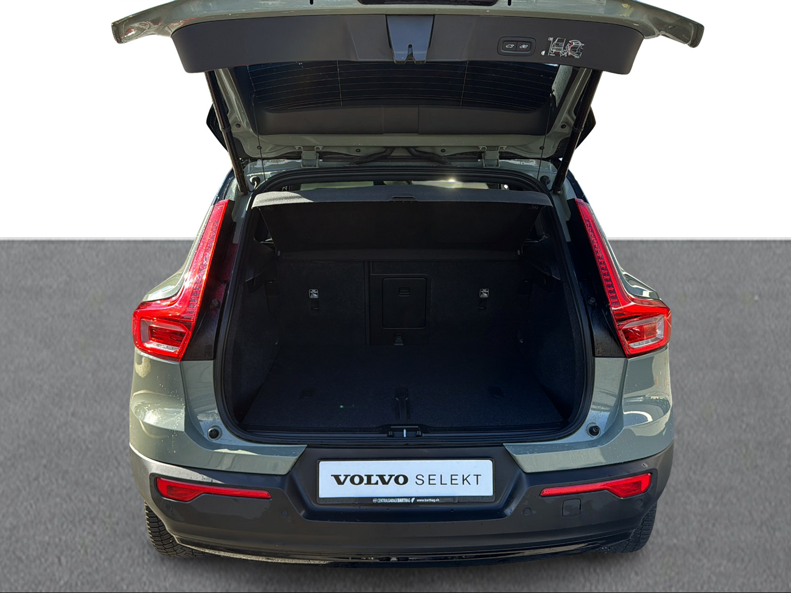 VOLVO XC40 P8 Twin Pro AWD-image-8