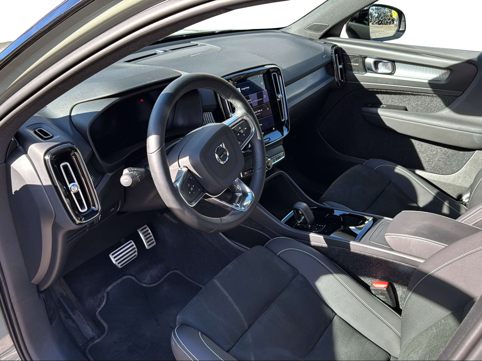 VOLVO XC40 P8 Twin Pro AWD-image-10