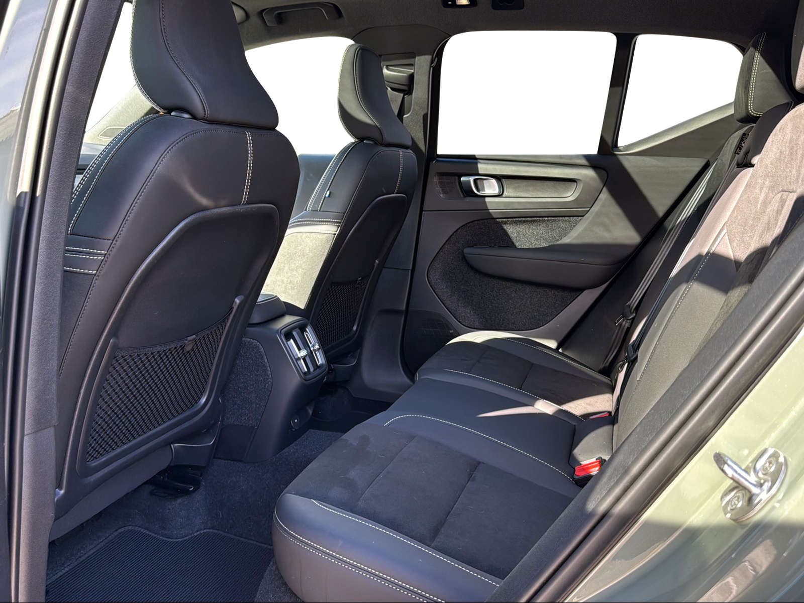 VOLVO XC40 P8 Twin Pro AWD-image-12