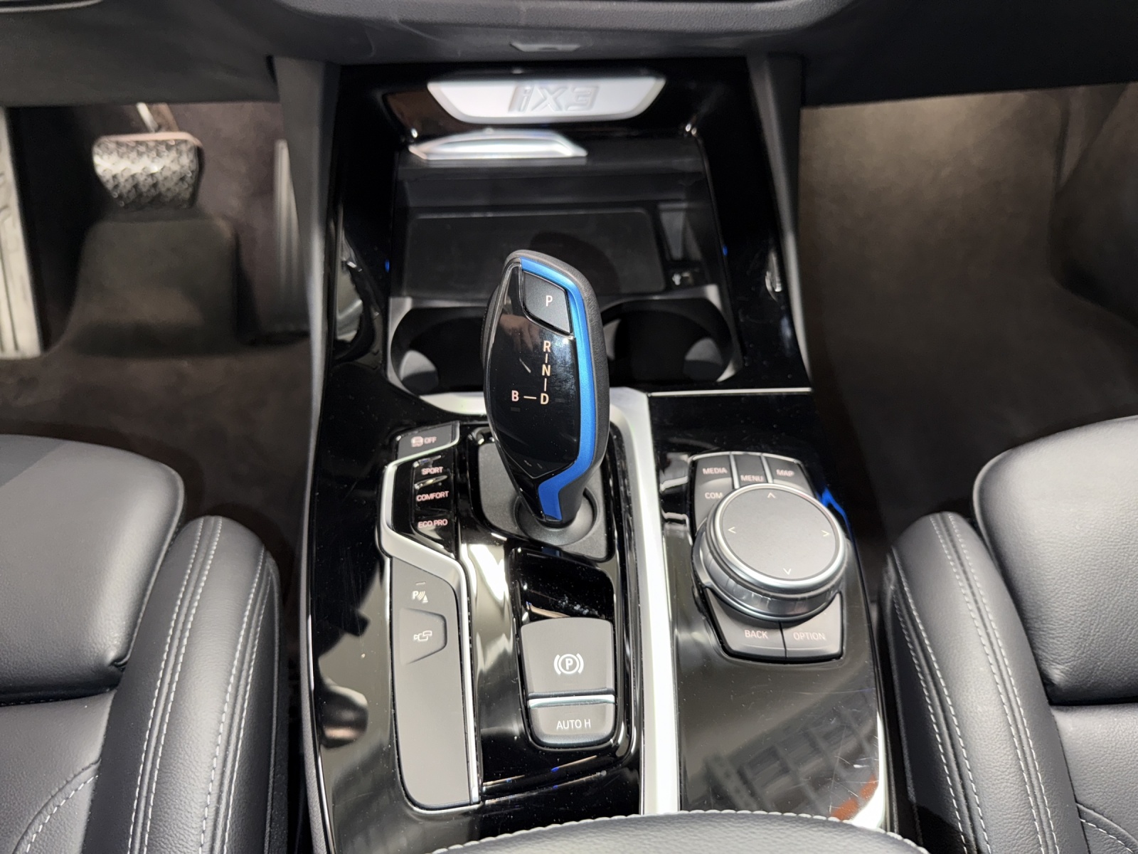 BMW iX3 Impressive-image-16