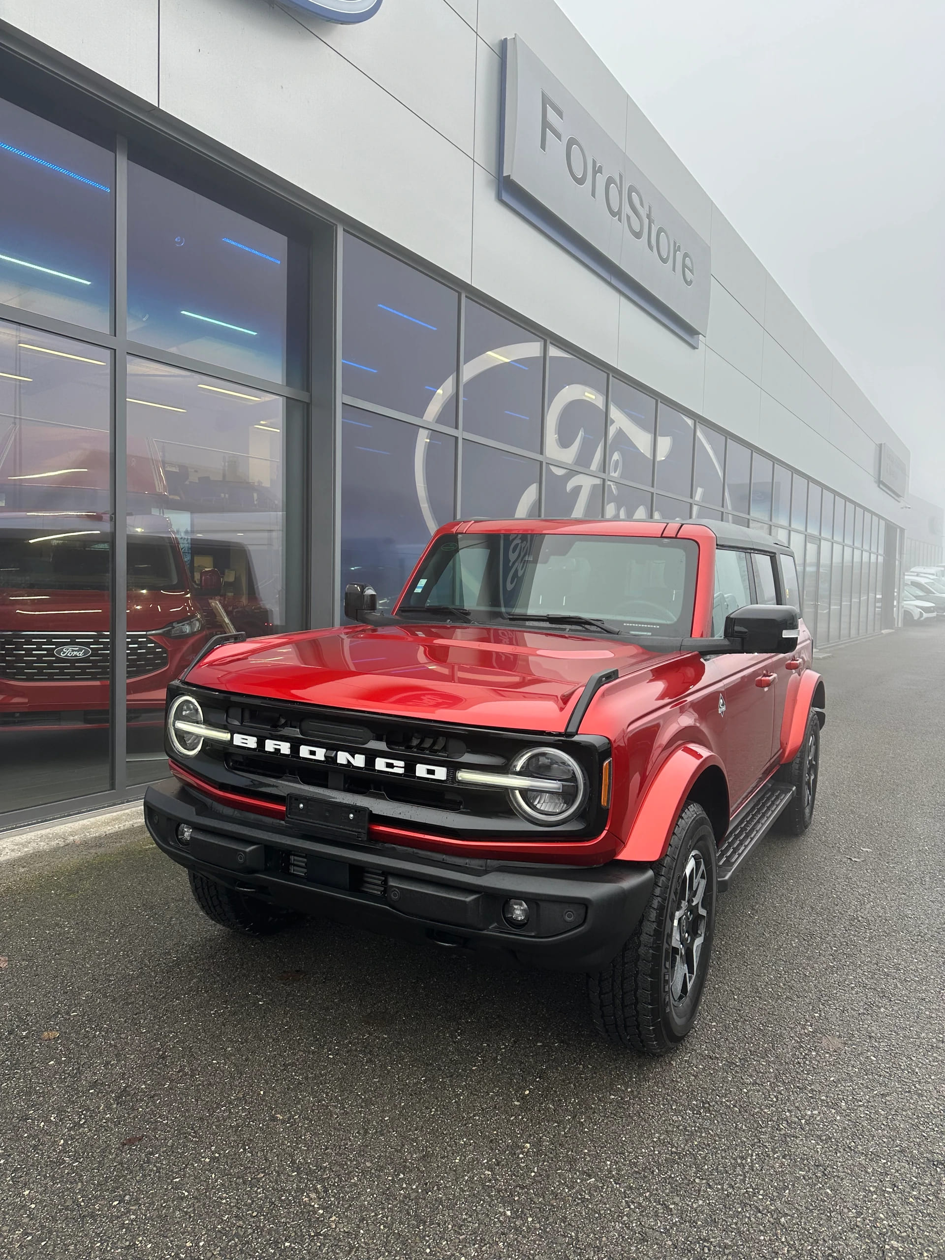 FORD Bronco 2.7 V6 Outer Banks — slika 1