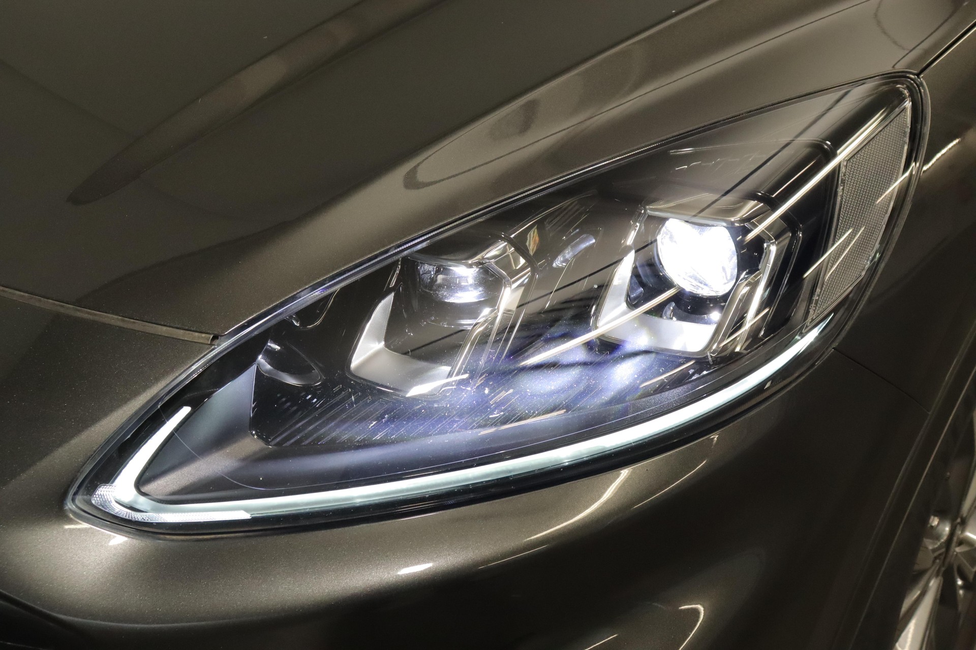 FORD Kuga 2.0 EcoBlue ST-Line-image-16