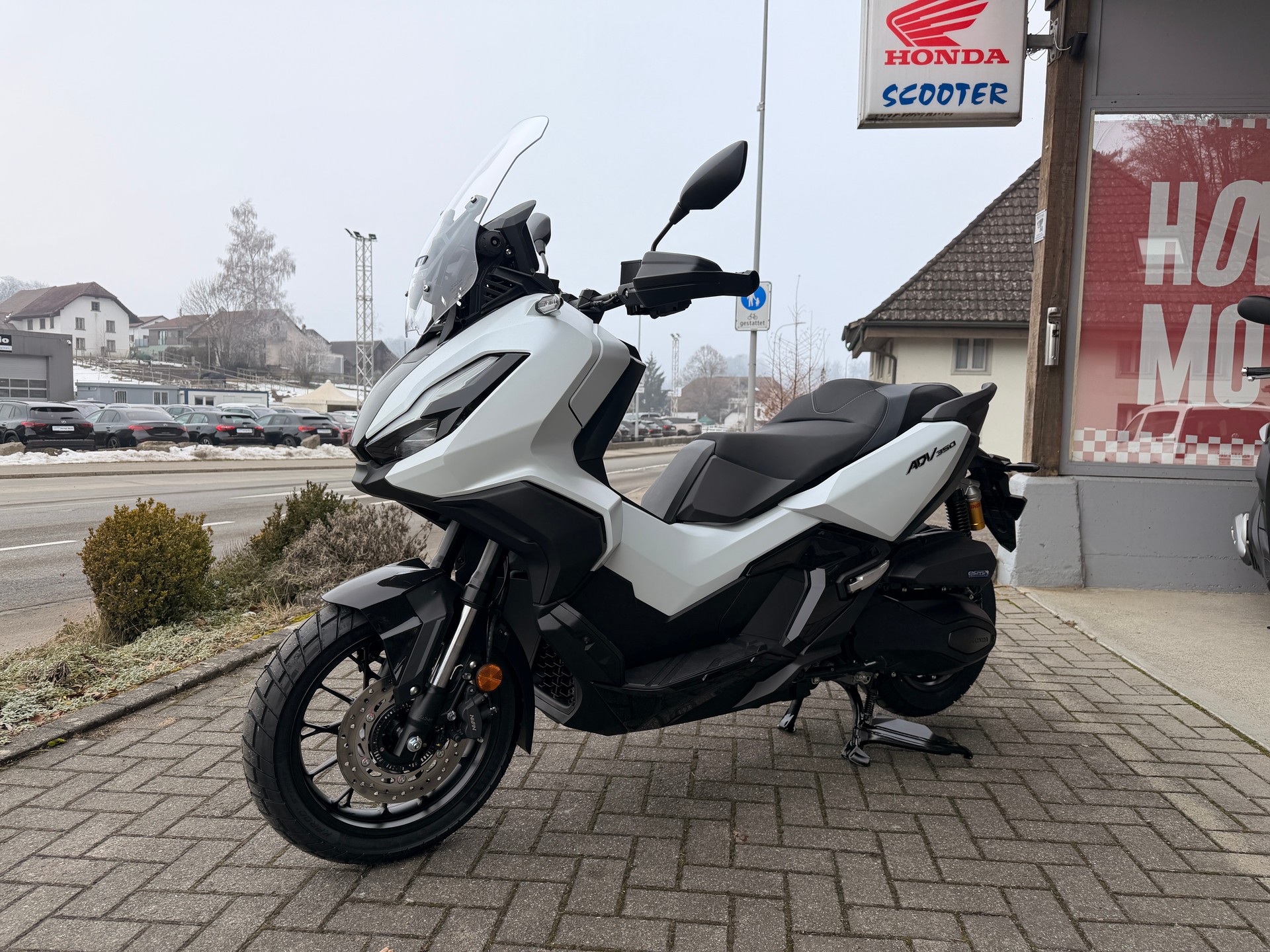 HONDA ADV 350-showroom-element-3