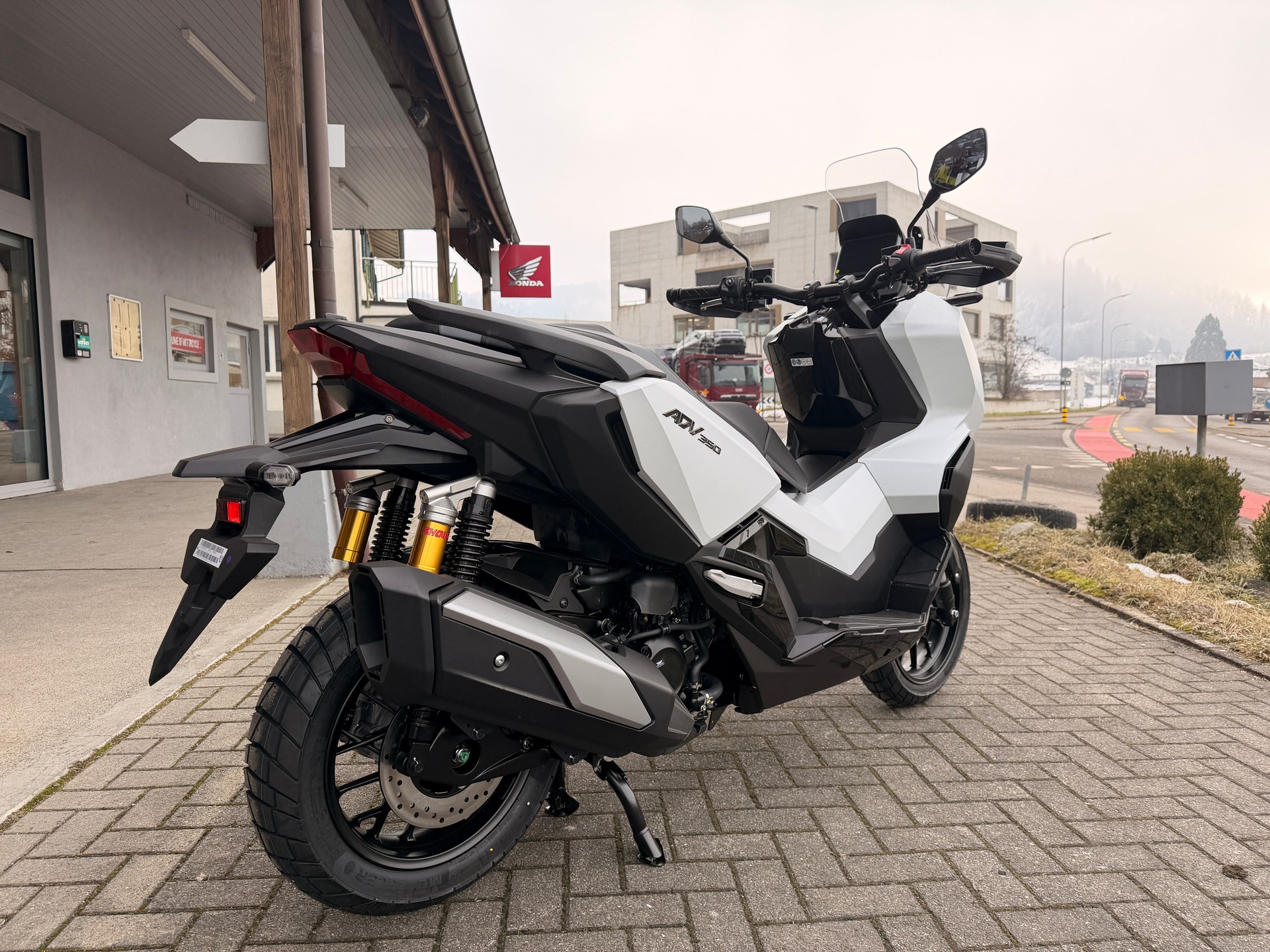 HONDA ADV 350-showroom-element-2