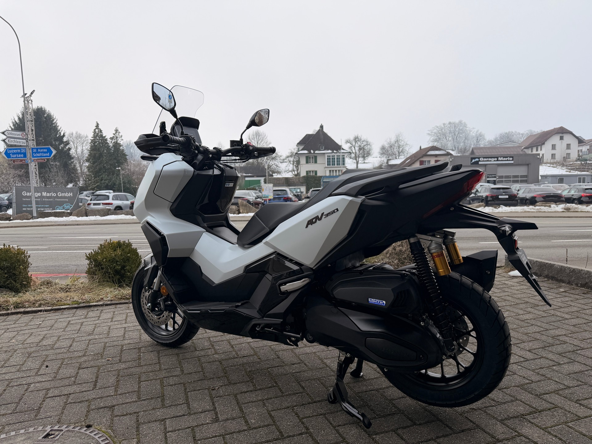 HONDA ADV 350-showroom-element-1