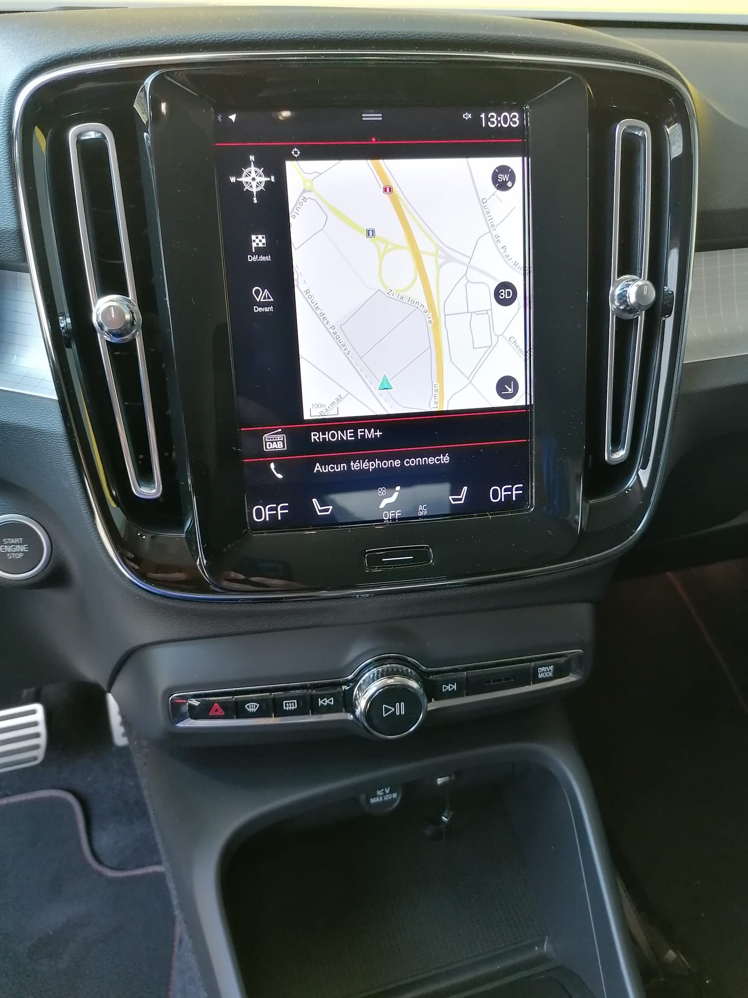 VOLVO XC40 T3 Momentum Light Geartronic-image-3