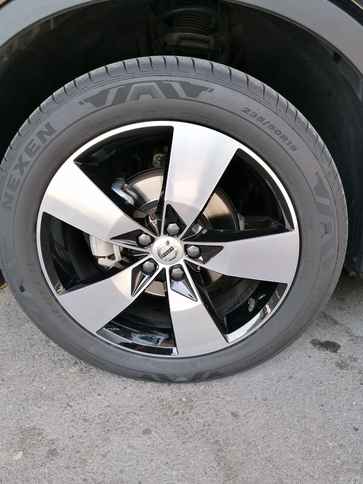 VOLVO XC40 T3 Momentum Light Geartronic-image-4