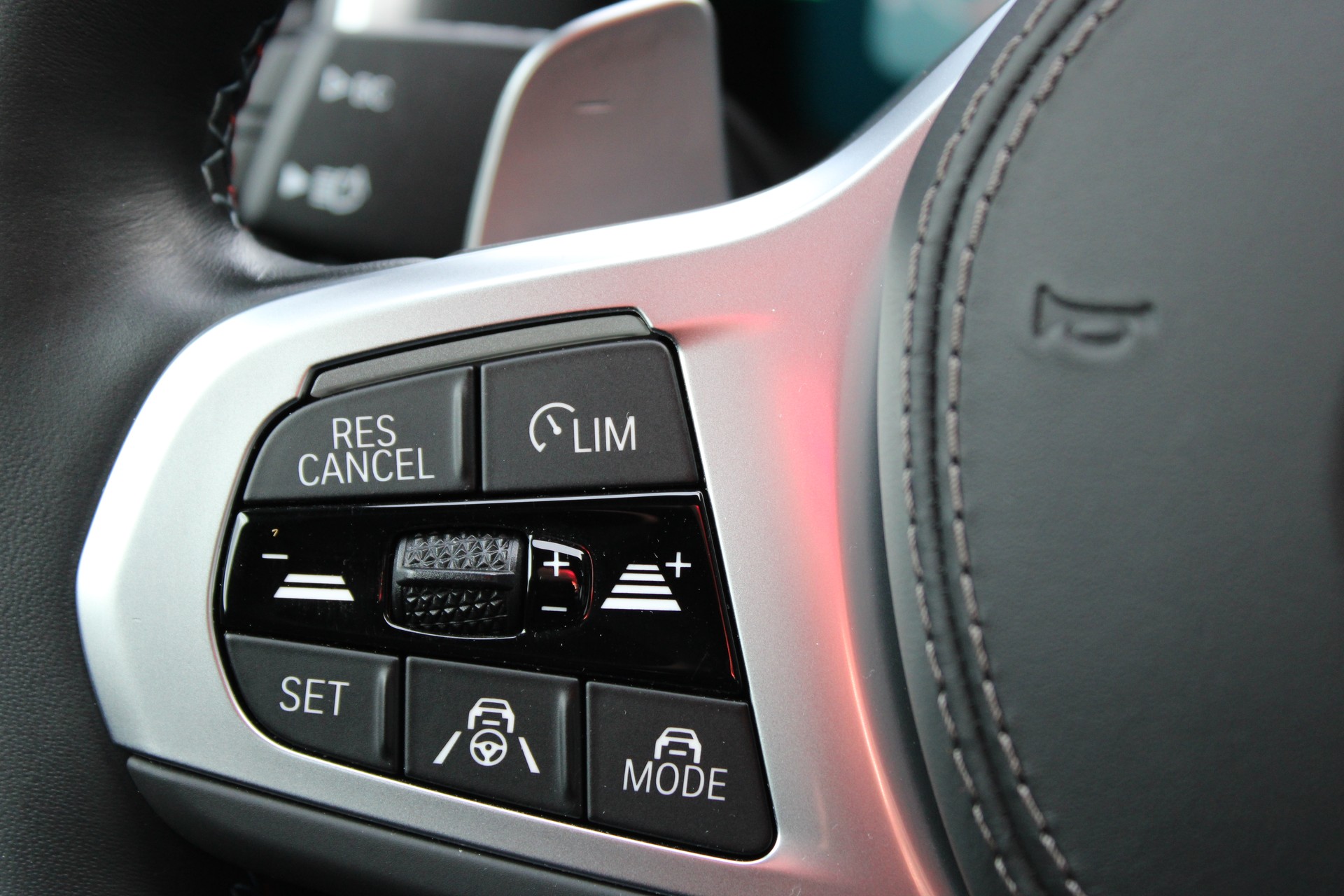 BMW M850i xDrive-image-14