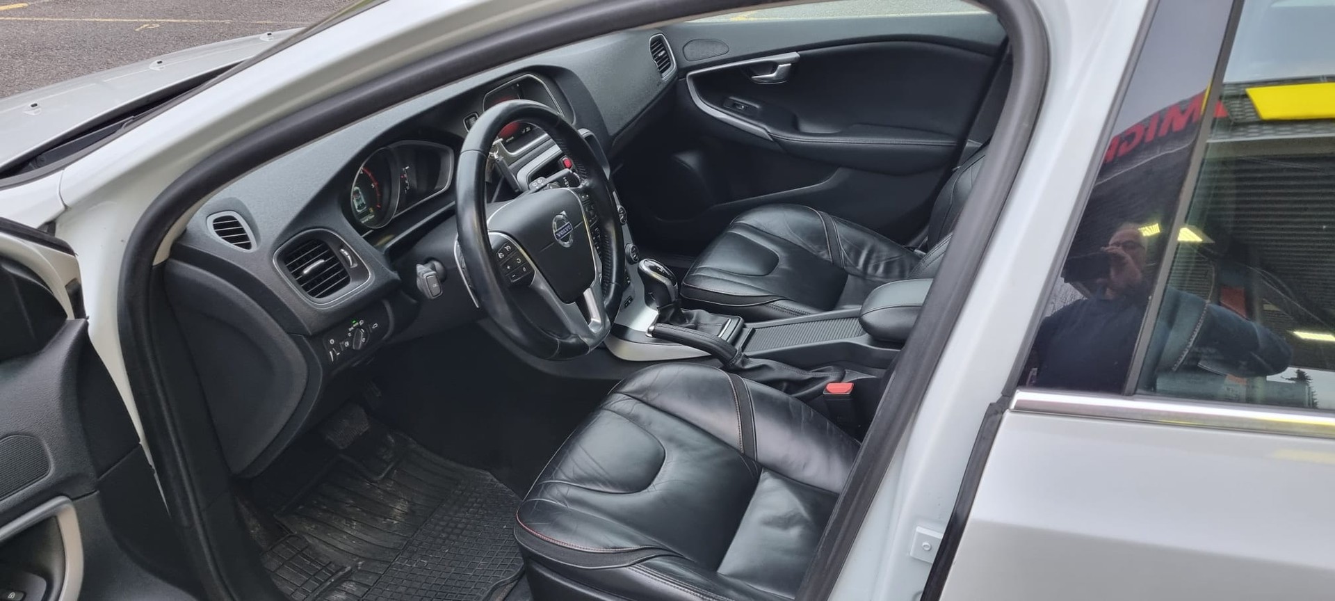 VOLVO V40 D4 OceanRace Geartronic-image-4