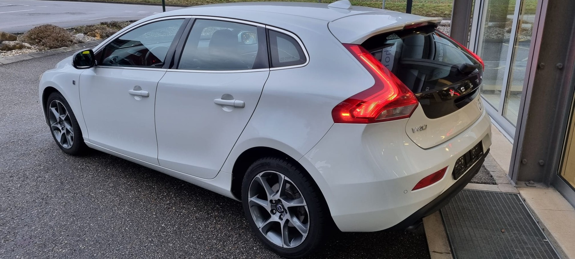 VOLVO V40 D4 OceanRace Geartronic-image-1