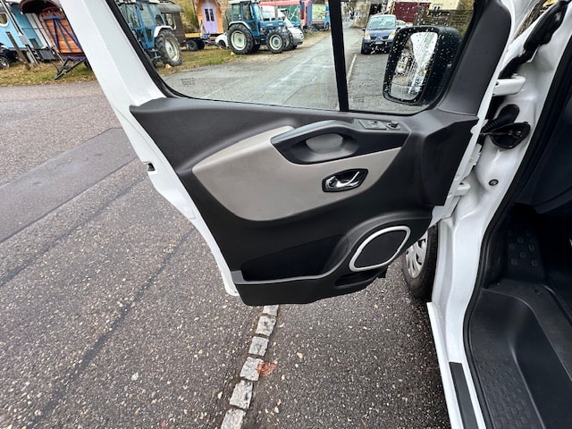 RENAULT Trafic 1.6 dCi 120 2.9t Business L1H1-image-16