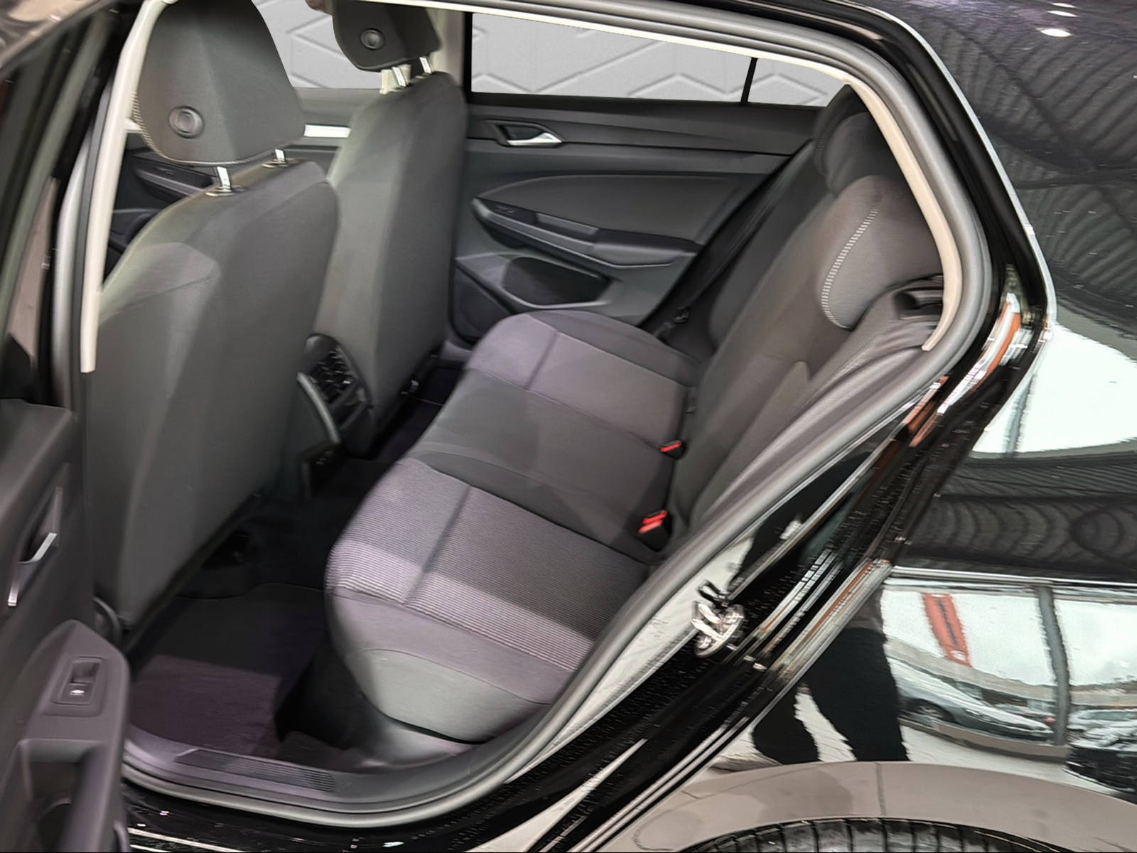 VW Golf 1.5 TSI Basis-image-9